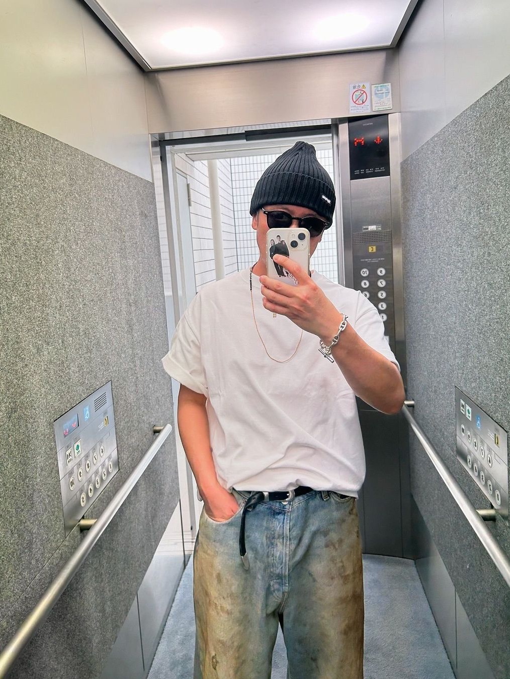 IAB Studio Japanese Washed Denim Pants Blue, True Religion x Fetch Denim Separate Cargo Pants Black 착용 스타일 - 2