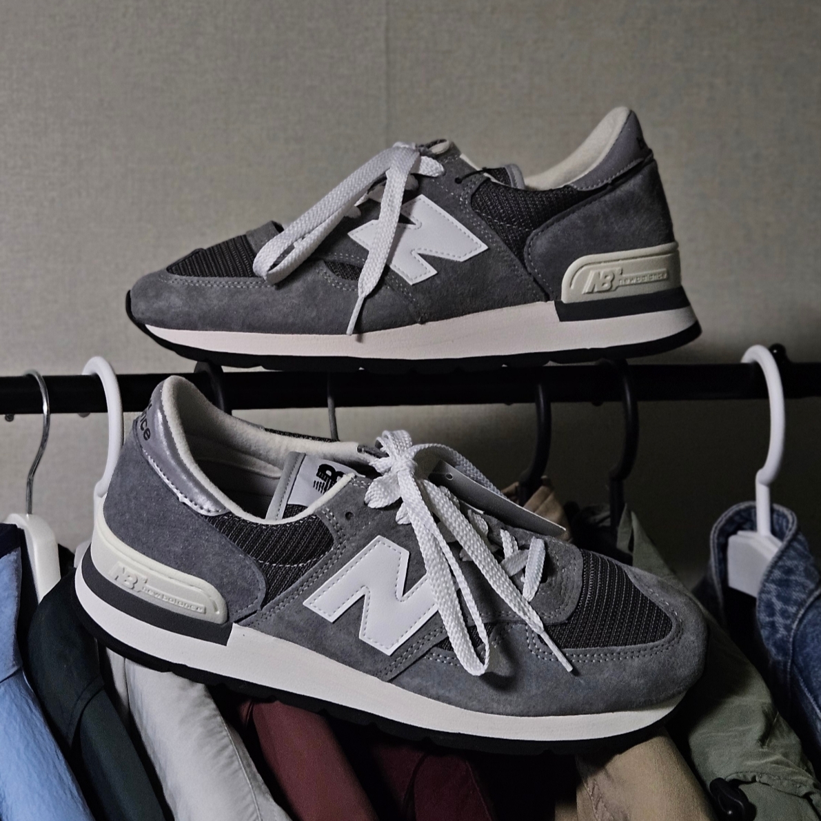 New Balance 990v1 Made in USA Grey White 착용 스타일