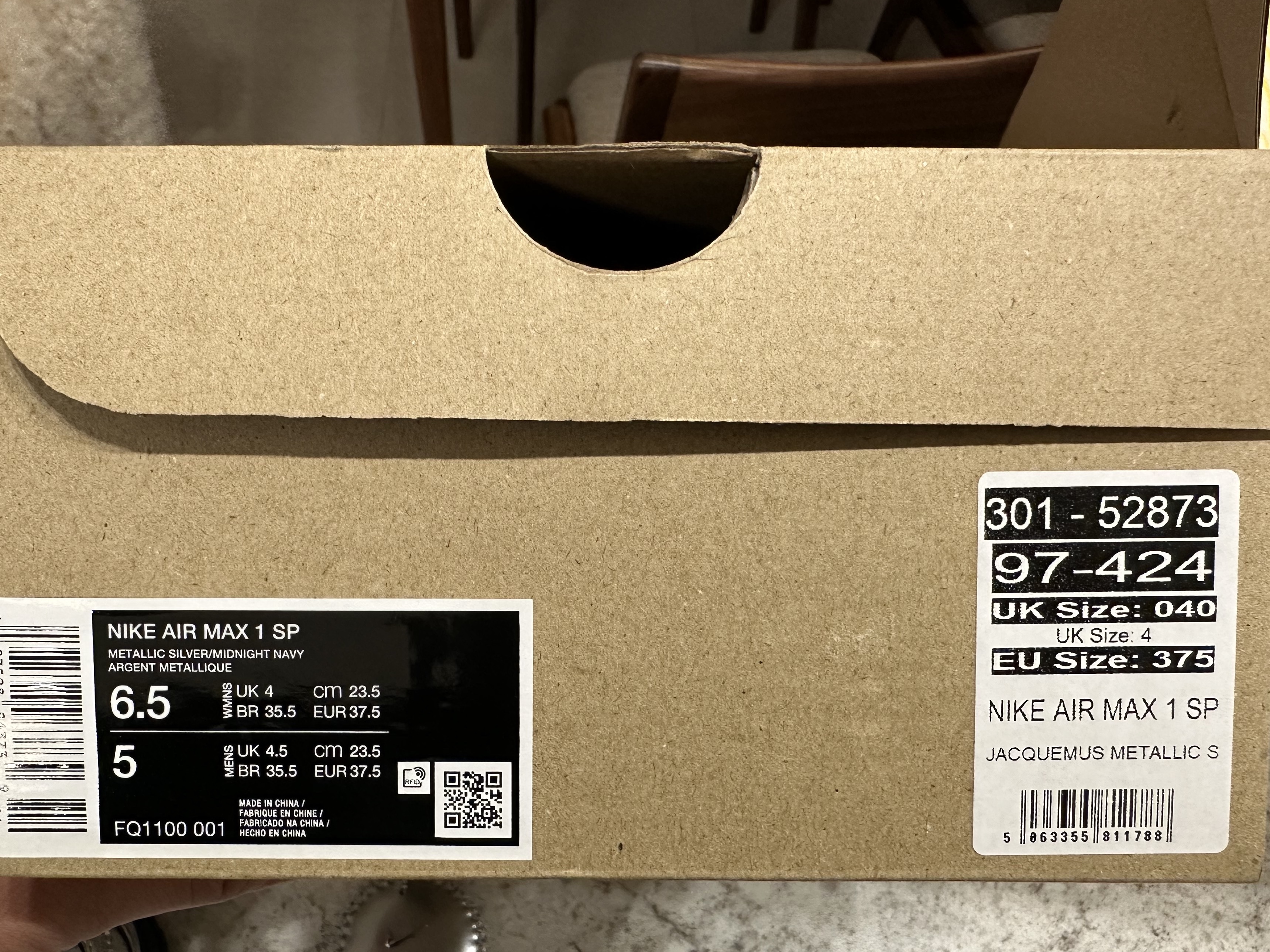 Nike x Jacquemus Air Max 1 '86 Metallic Silver Midnight Navy 착용 스타일 - 10
