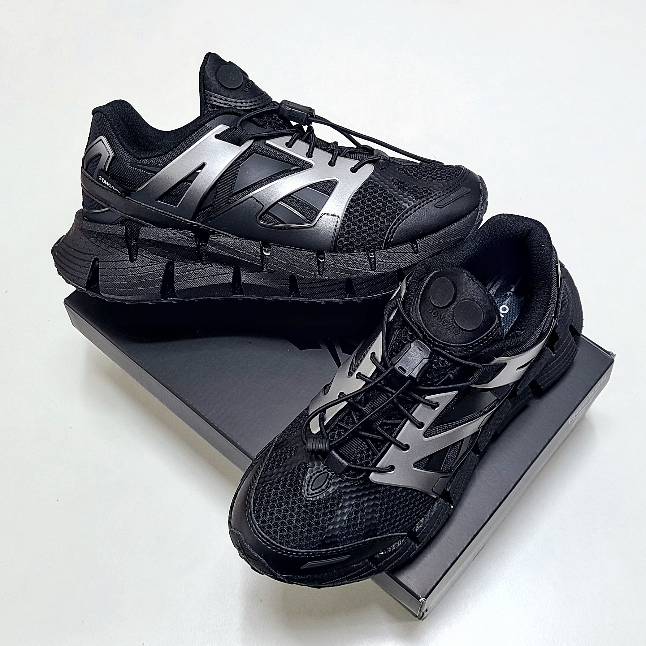 Reebok x Songzio Premier Floatzig Shadow Black 착용 스타일