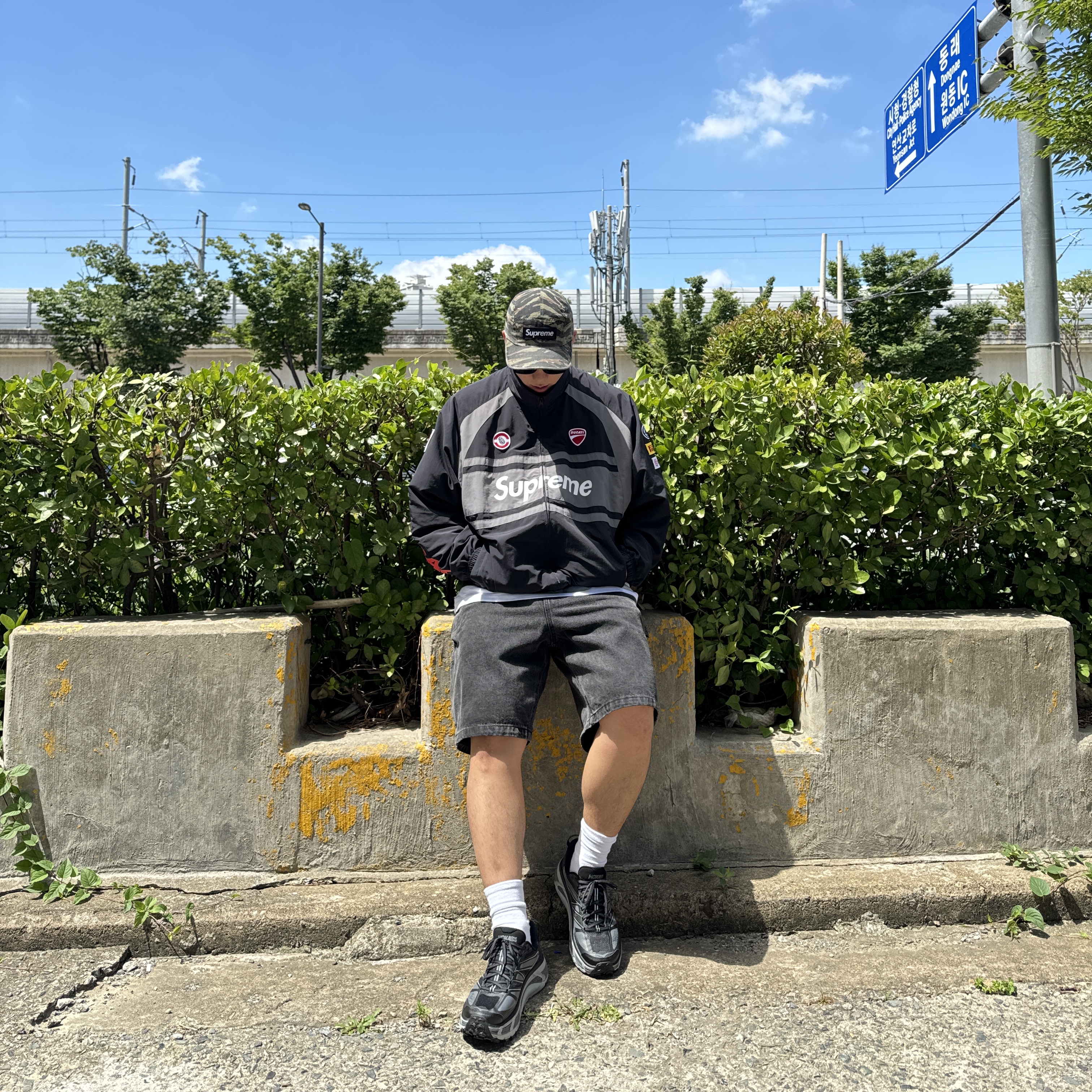 Hoka Mafate Speed 2 Black Castlerock, Supreme x Ducati Track Jacket Black - 24SS 착용 스타일 - 1