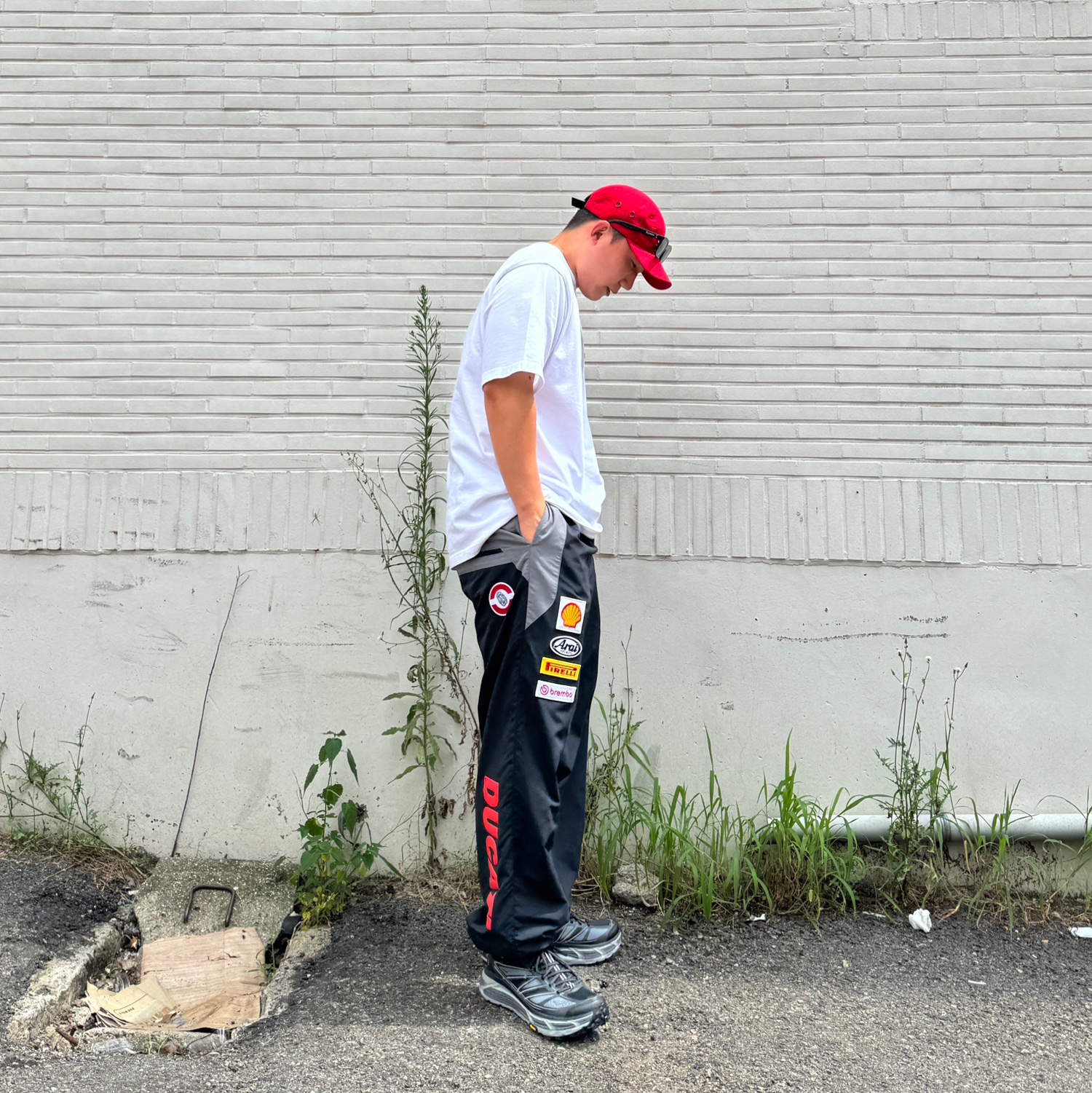 Supreme Ventile Camp Cap Red - 23SS, Supreme Avon Sunglasses Black - 24SS 착용 스타일 - 2