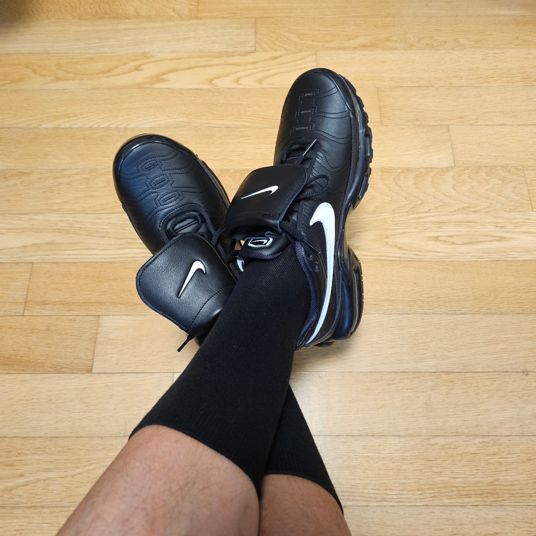 (W) Nike Air Max Plus TNPO Black 착용 스타일 - 2