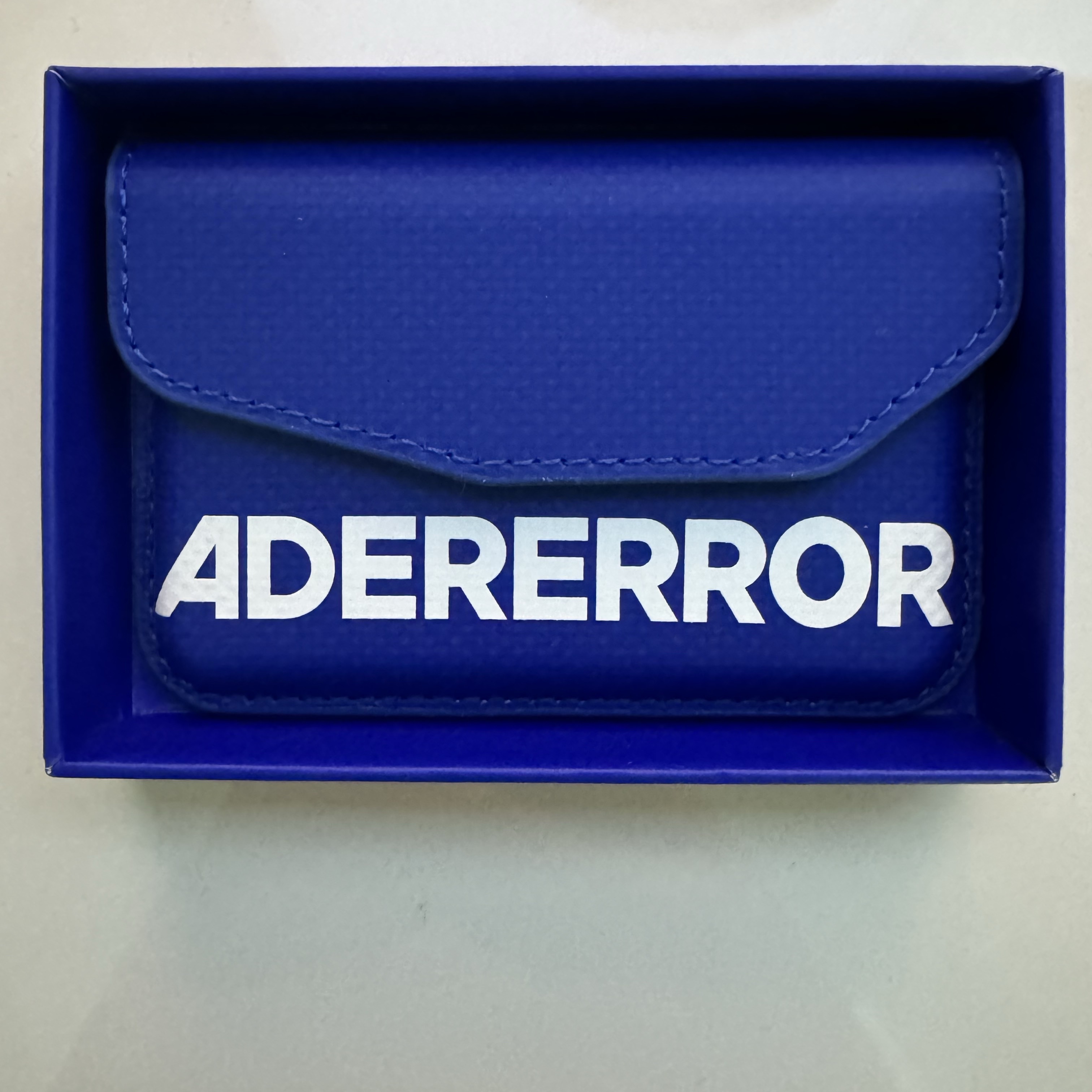 Ader Error Standic Magsafe Wallet Z-Blue 착용 스타일 - 2