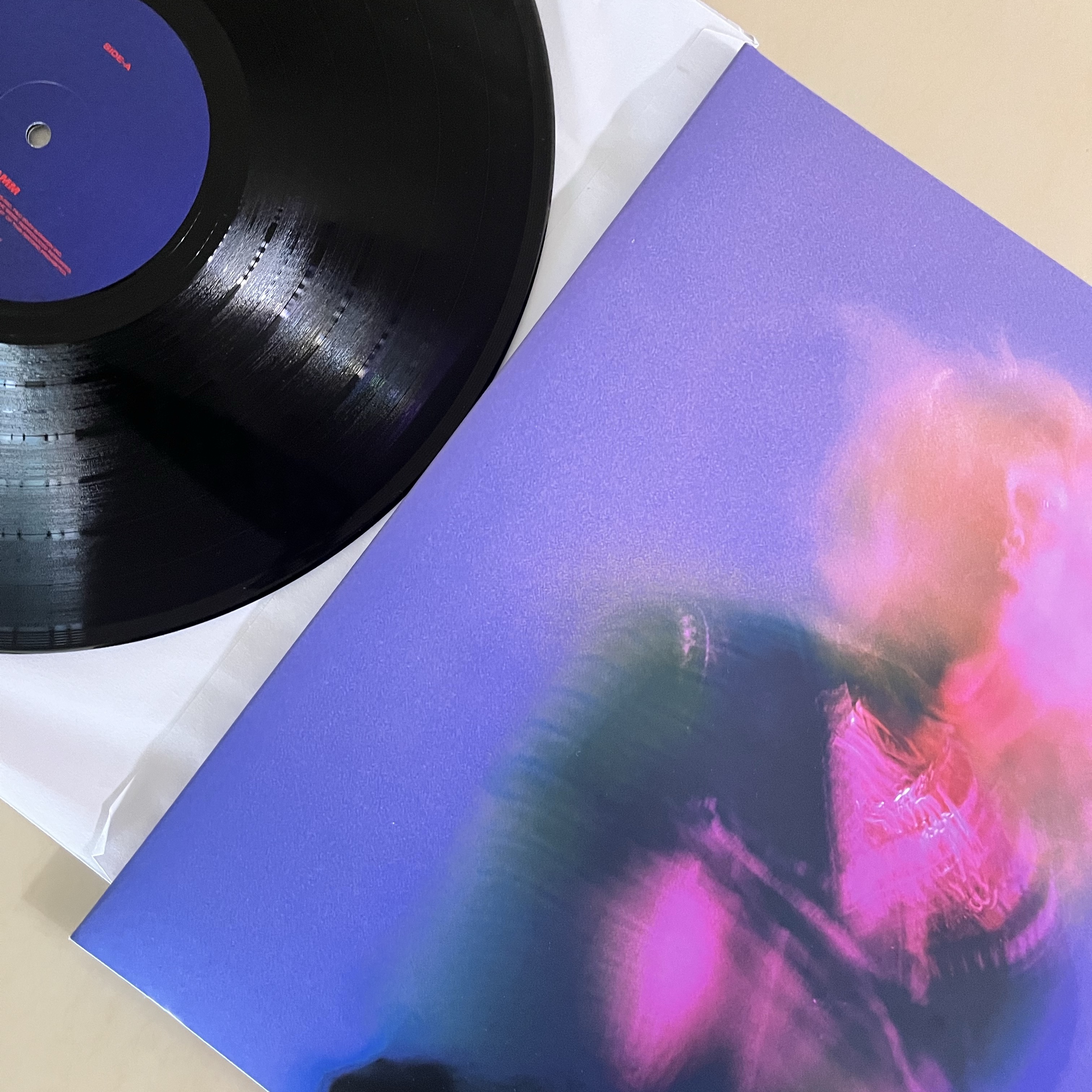C JAMM 1st Mini Album Keung LP Black 착용 스타일