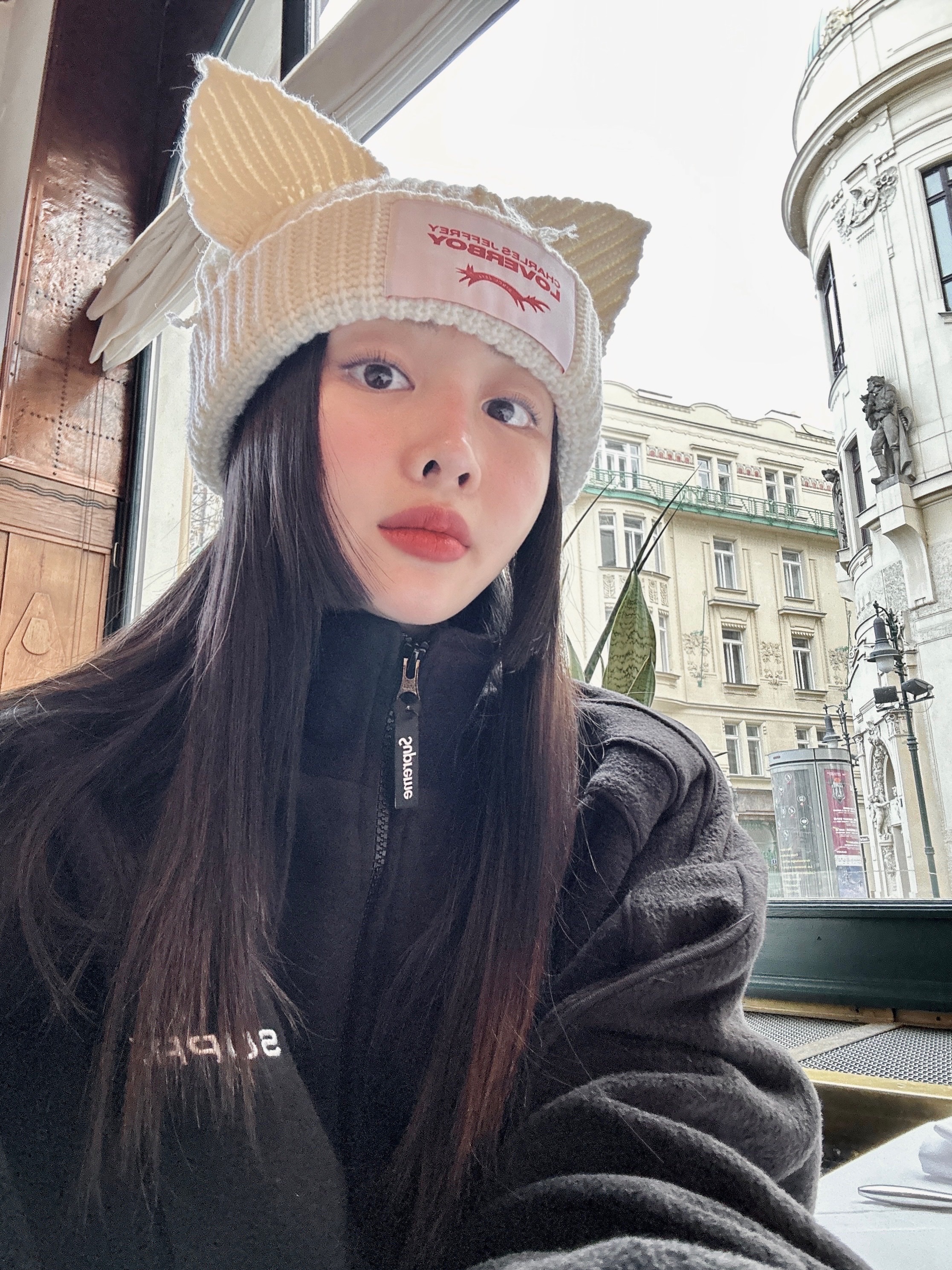 Charles Jeffrey Loverboy Chunky Ears Beanie Ecru, Supreme Racing Fleece Jacket Black - 23SS 착용 스타일 - 2