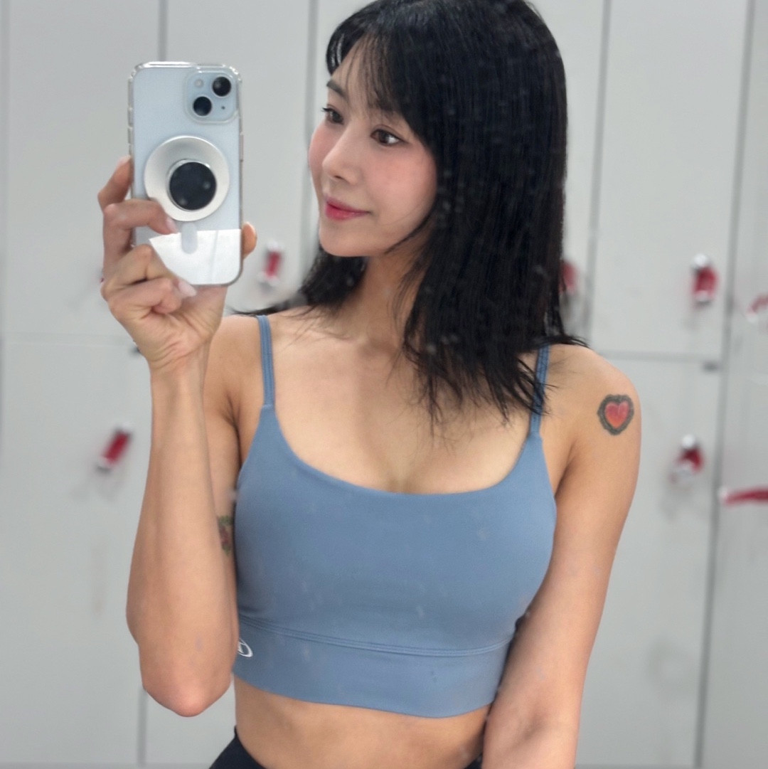 BORN TO WIN Square Fit Bra Top Blue 착용 스타일 - 2