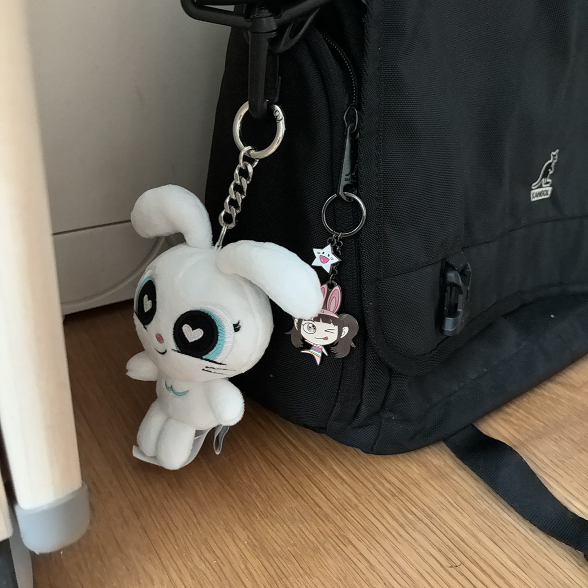 Newjeans x The Powerpuff Girls Bag Charm Bunny 착용 스타일 - 2
