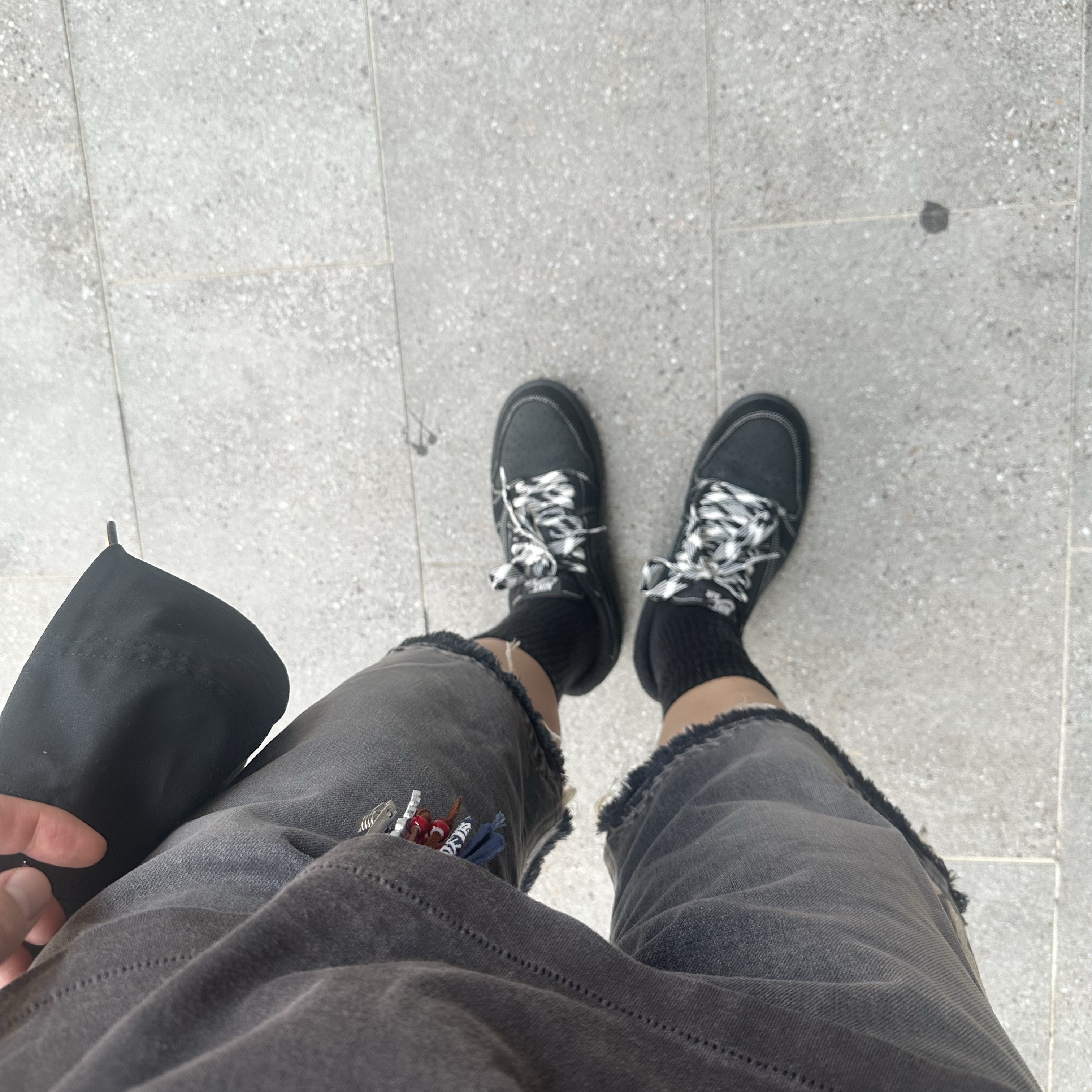Kapital 14 oz. Denim 5P Bone Embroidery Short Pants Black, Jordan 1 x Travis Scott Retro Low OG SP Black Phantom 착용 스타일 - 1