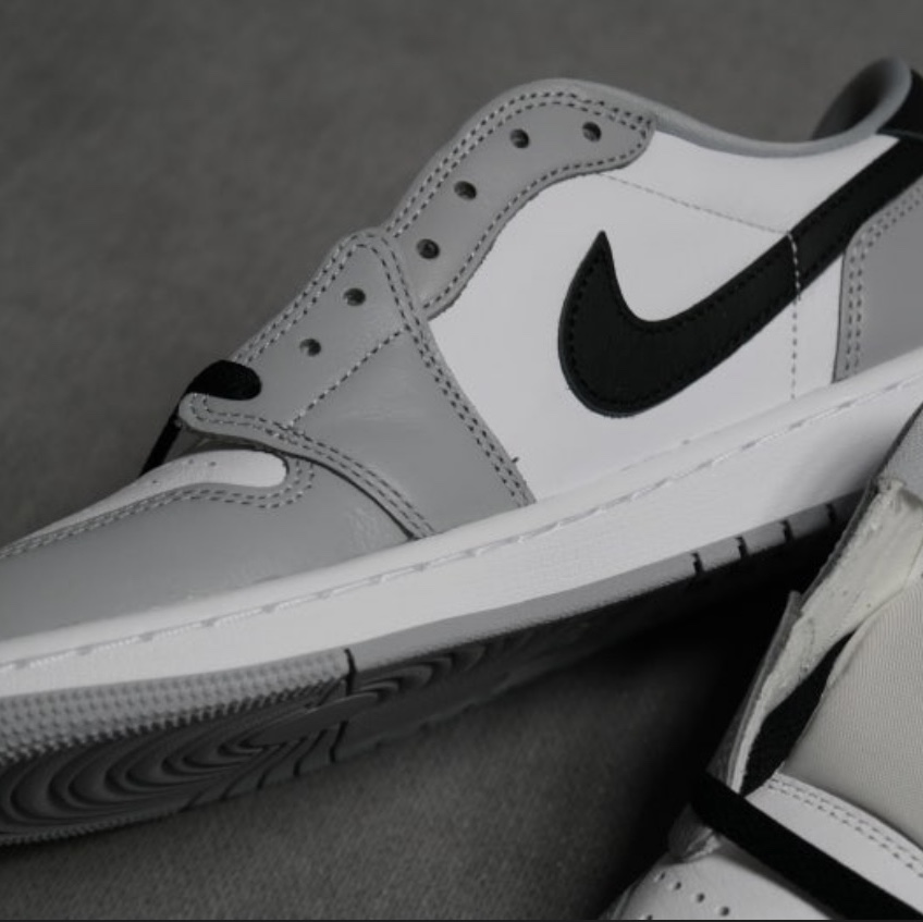 Jordan 1 Retro Low OG Wolf Grey and White 착용 스타일 - 3
