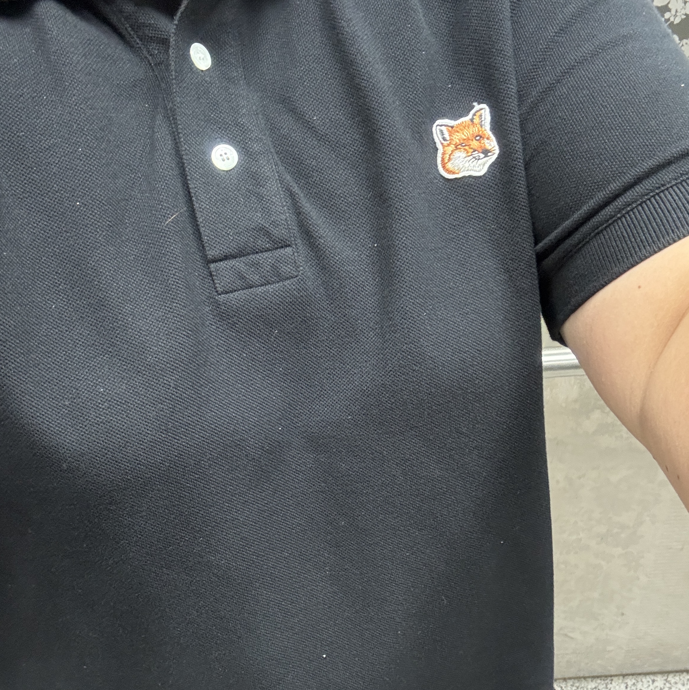 Maison Kitsune Fox Head Patch Polo Black 착용 스타일
