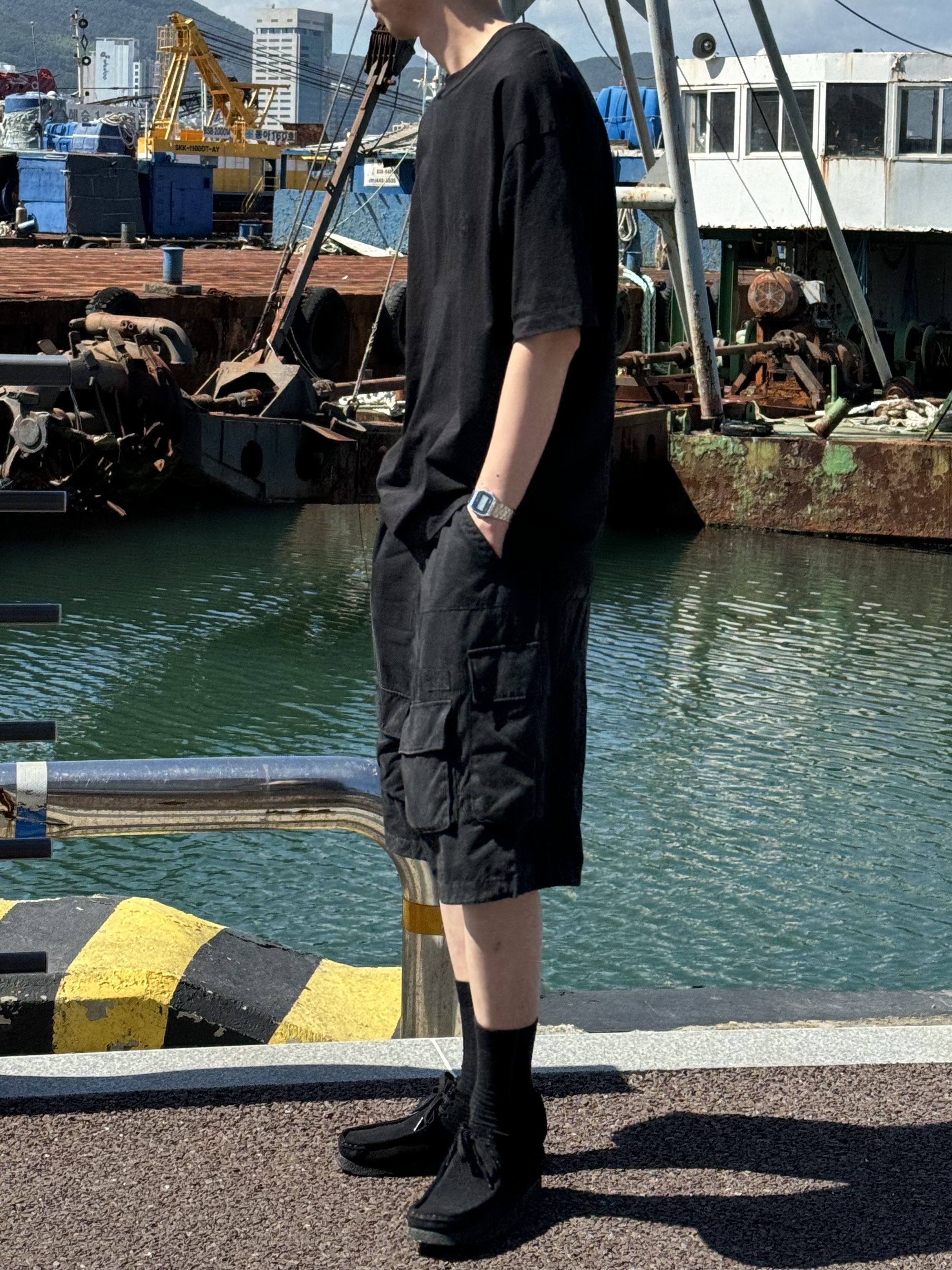 Polyteru Bermuda Cargo Pants Black, Polyteru Human Index Human Jumbo 1/2 T-Shirt Black 착용 스타일 - 1