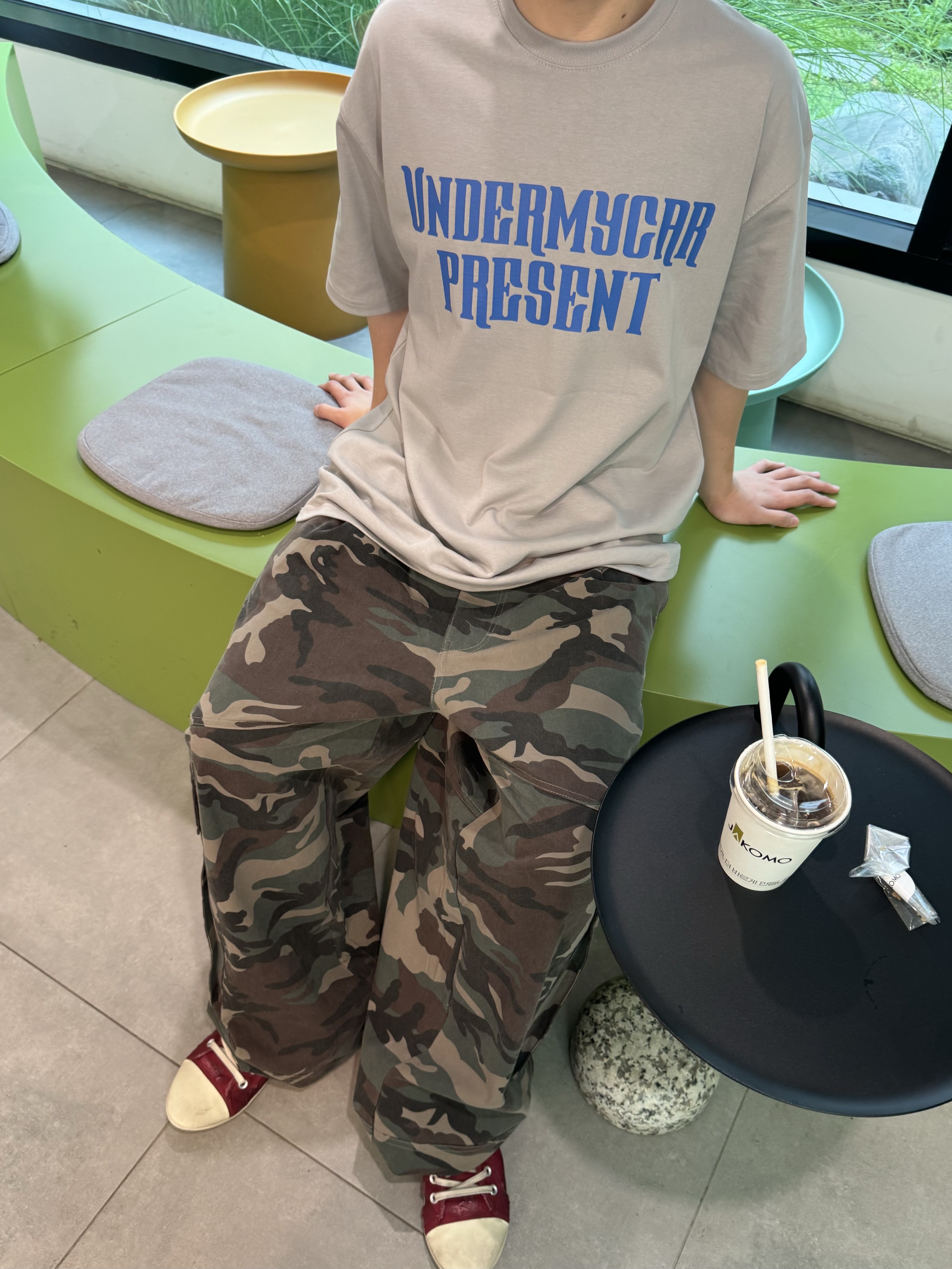 Undermycar Mu.51 Anti Fxxking Logo Play Big Cargo Camo Pants Camo Khaki, Balenciaga Paris Ultra Flat High Top Sneakers Red 착용 스타일 - 1