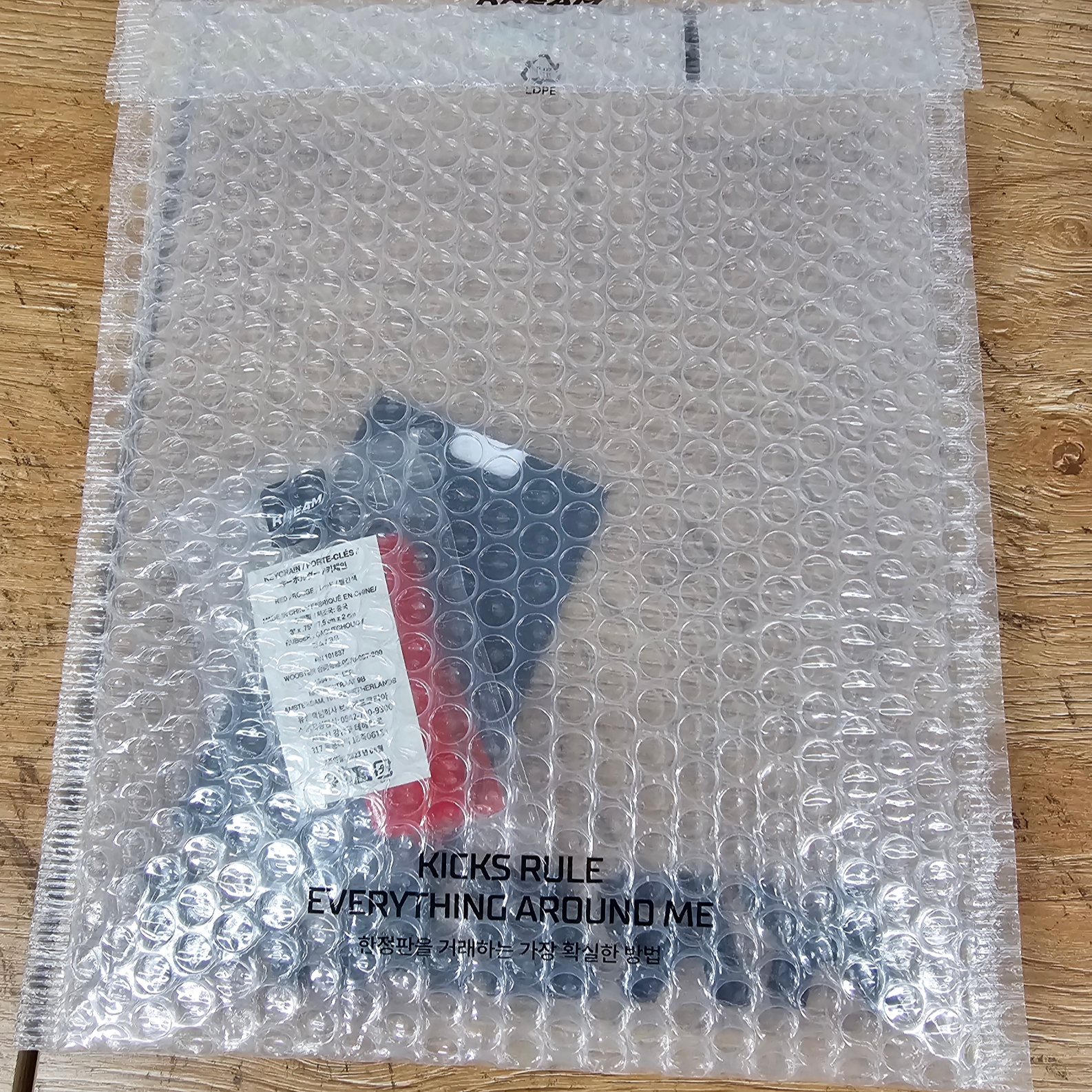Supreme Floating Keychain Red - 23FW 착용 스타일