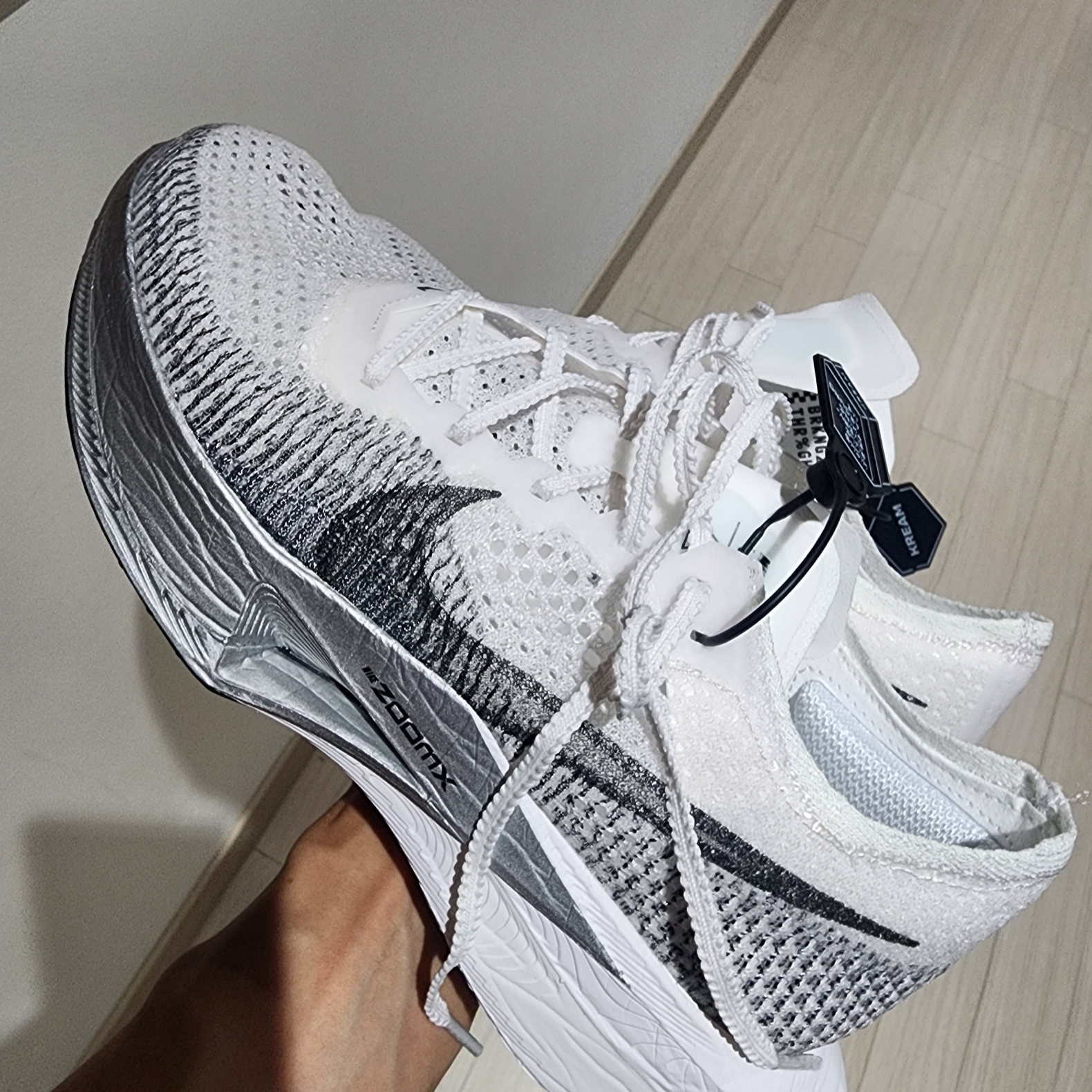 Nike ZoomX Vaporfly Next% 3 White Grey 착용 스타일