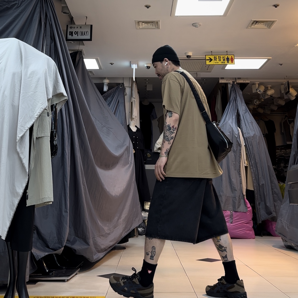 Asics Gel-1130 SMU Dark Brown Midnight 착용 스타일 - 3