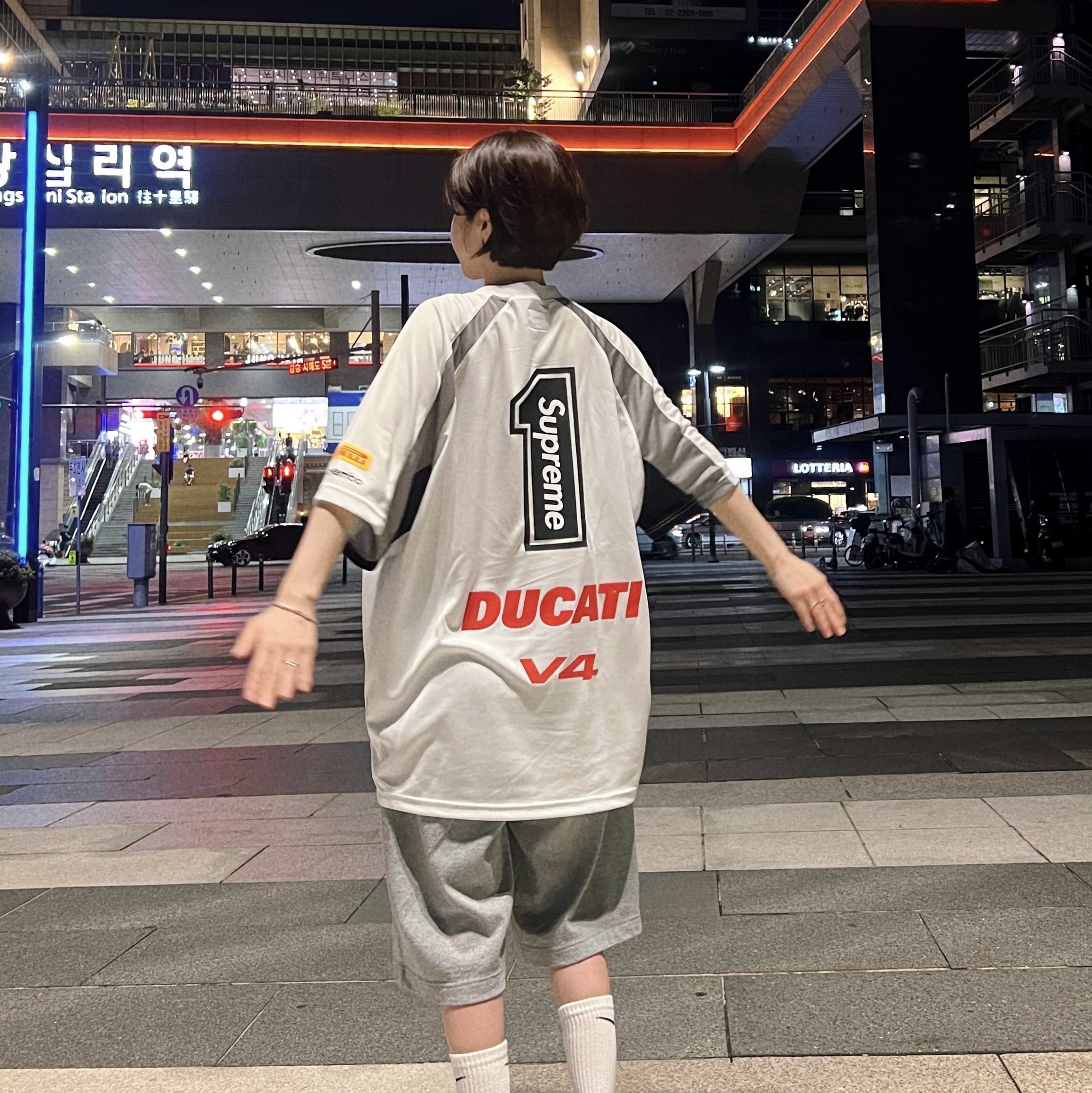Supreme x Ducati Soccer Jersey White - 24SS 착용 스타일 - 1