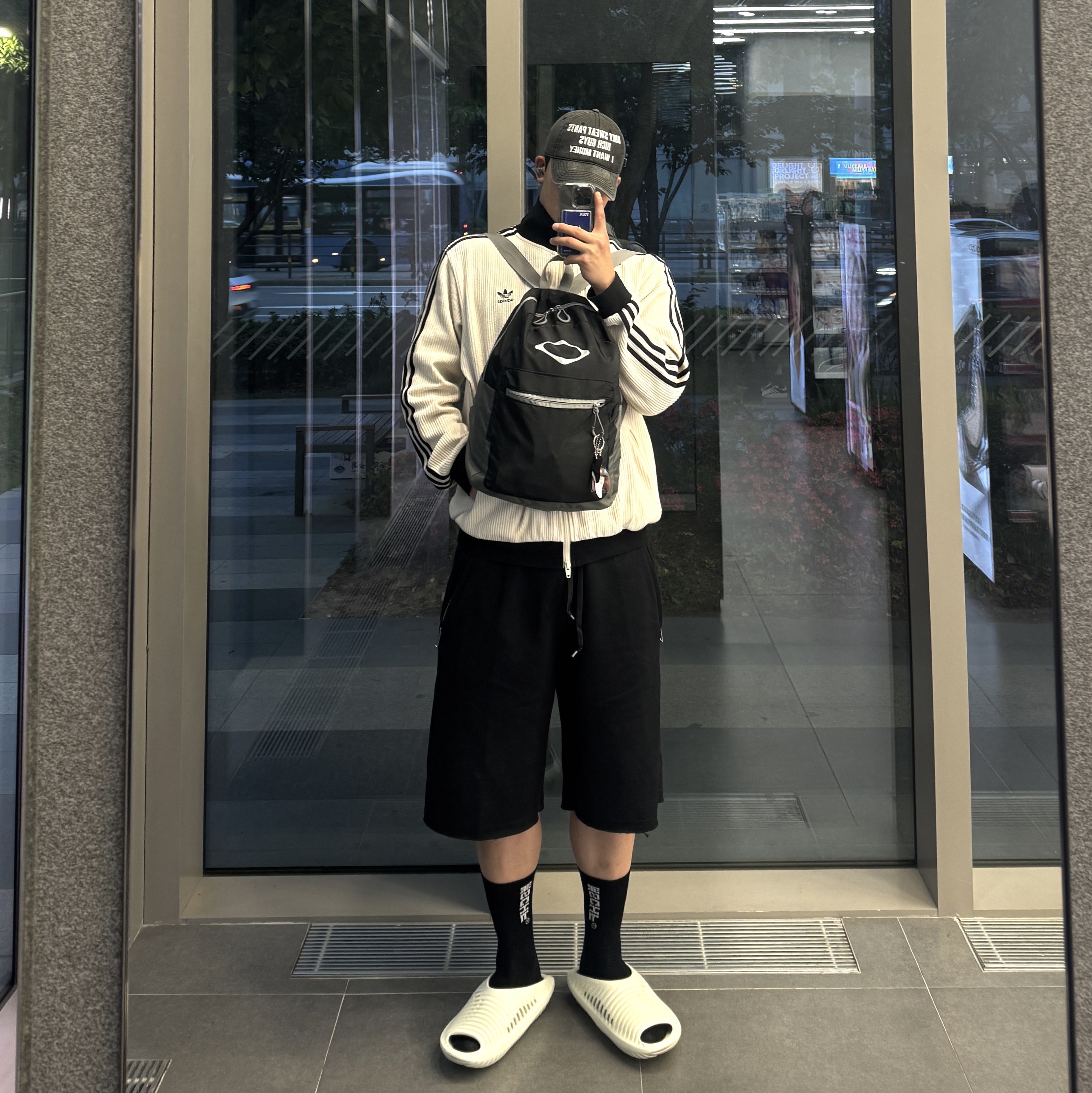 Mischief Rhombus Light Weight Backpack Black - The Hyundai Seoul Exclusive, Adidas Adicolor Classic Waffle Beckenbauer Track Jacket Wonder White - US Sizing 착용 스타일 - 1
