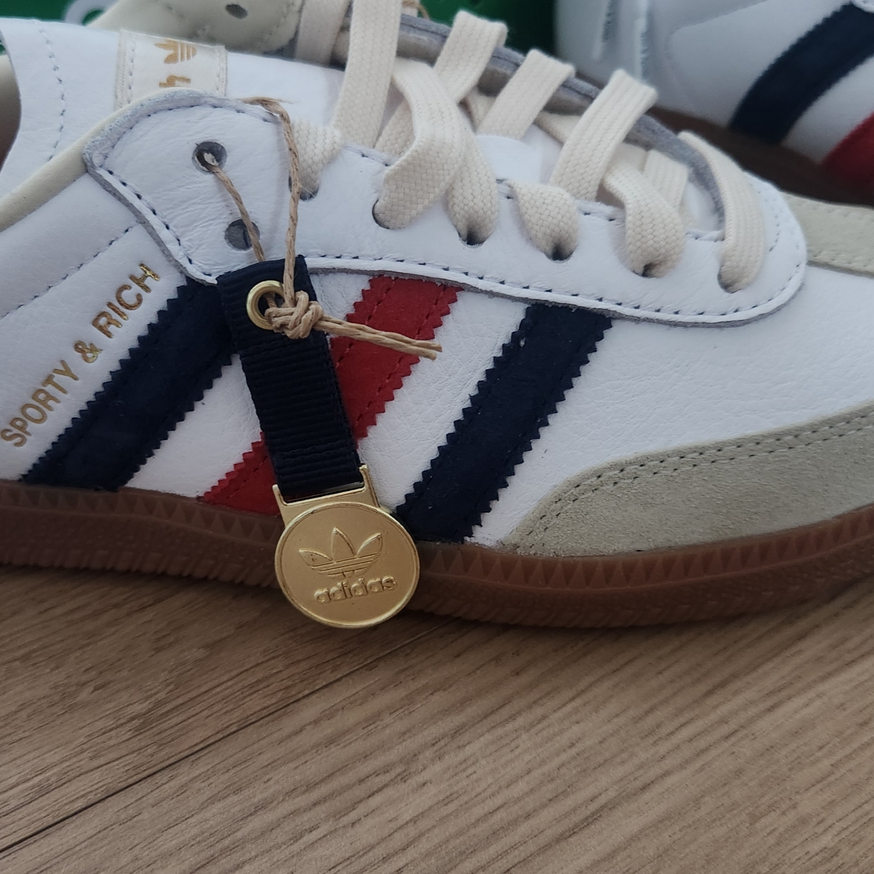 Adidas x Sporty & Rich Samba OG Cloud White Night Indigo 착용 스타일 - 2