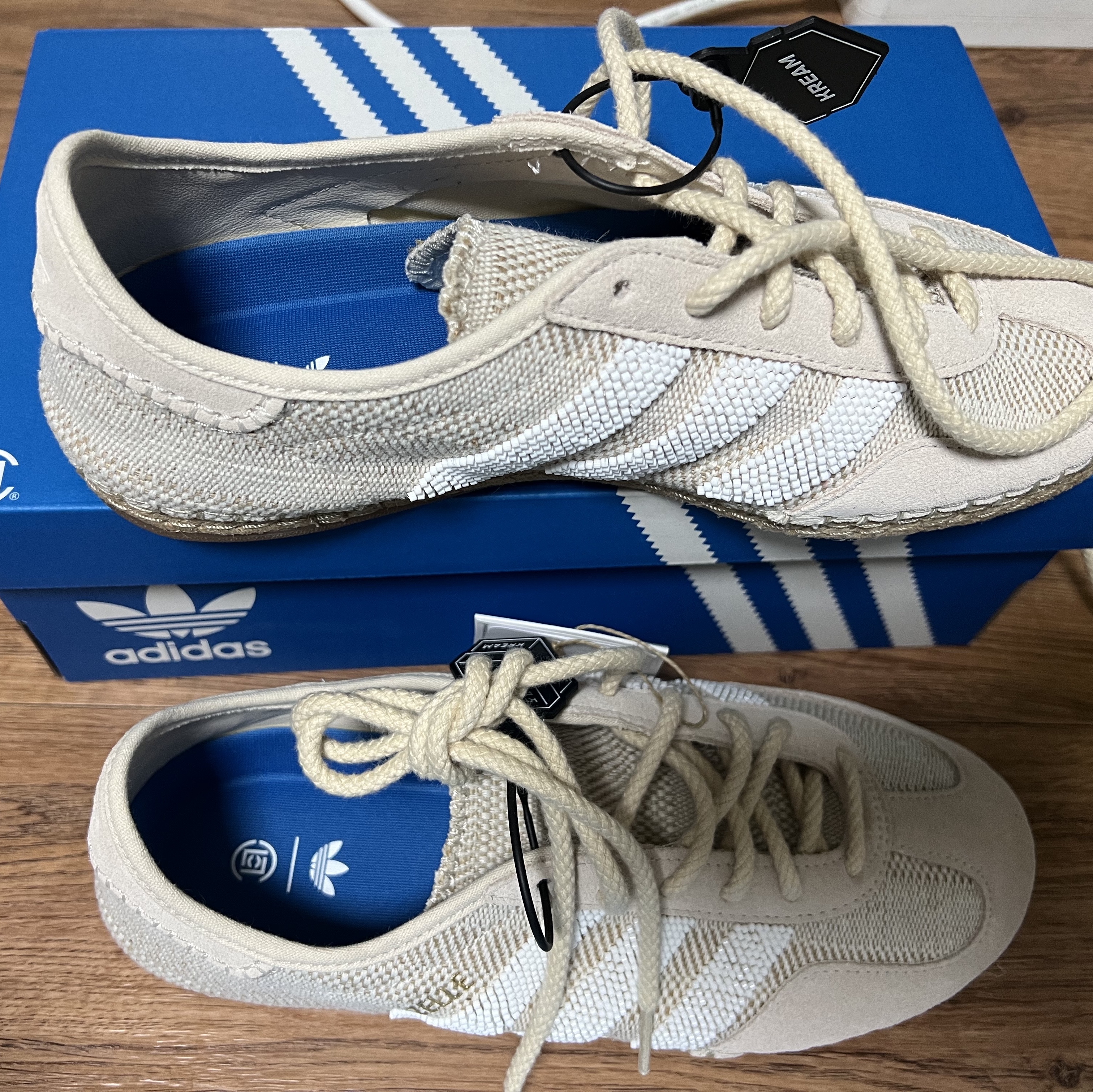 Adidas x Clot Gazelle Halo Ivory Cloud White 착용 스타일