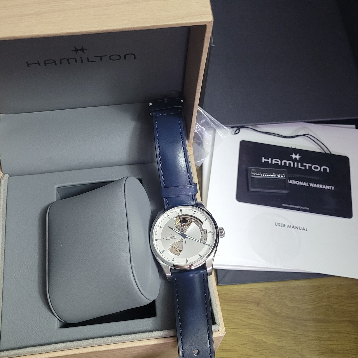 Hamilton Jazzmaster Open Heart Auto 40mm Stainless Steel Cow Leather Sillver 착용 스타일
