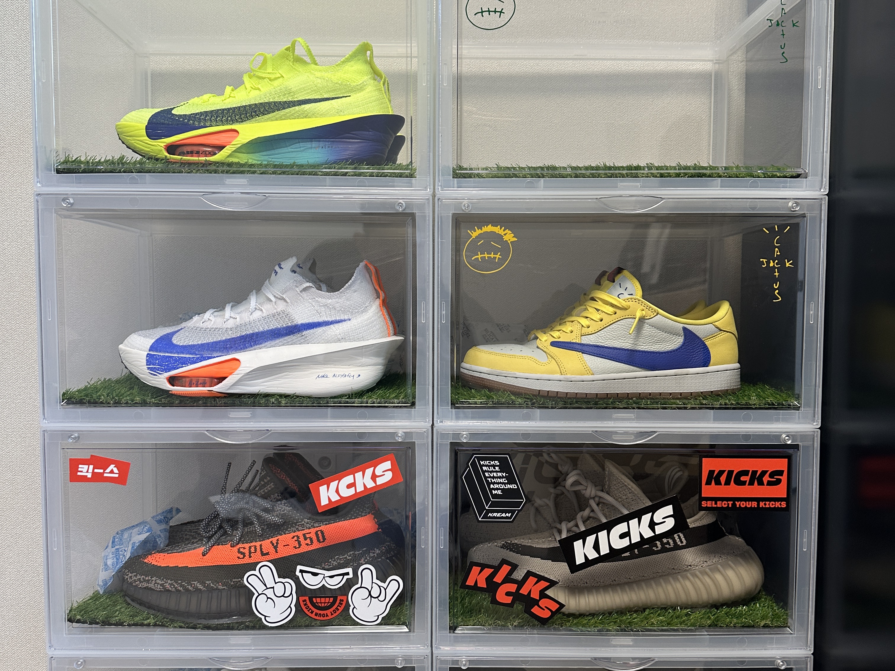 Nike Air Zoom Alphafly Next% 3 Blueprint, (W) Jordan 1 x Travis Scott Retro Low OG SP Canary 착용 스타일