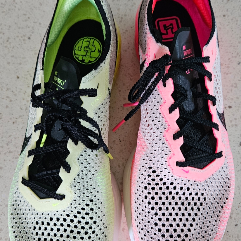 Nike ZoomX Vaporfly Next% 3 FK Luminous Green Black, Nike ZoomX Zegama Trail Deep Black White 착용 스타일 - 1