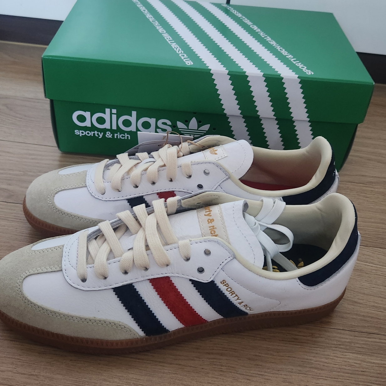 Adidas x Sporty & Rich Samba OG Cloud White Night Indigo 착용 스타일 - 1