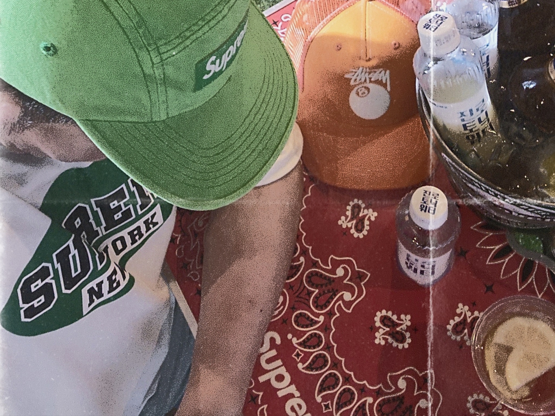Supreme Washed Chino Twill Camp Cap Green - 24SS, Supreme New York T-Shirt White - 23SS 착용 스타일 - 5