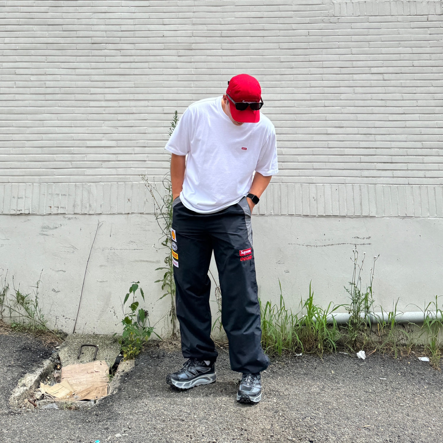 Supreme Ventile Camp Cap Red - 23SS, Supreme Avon Sunglasses Black - 24SS 착용 스타일 - 4