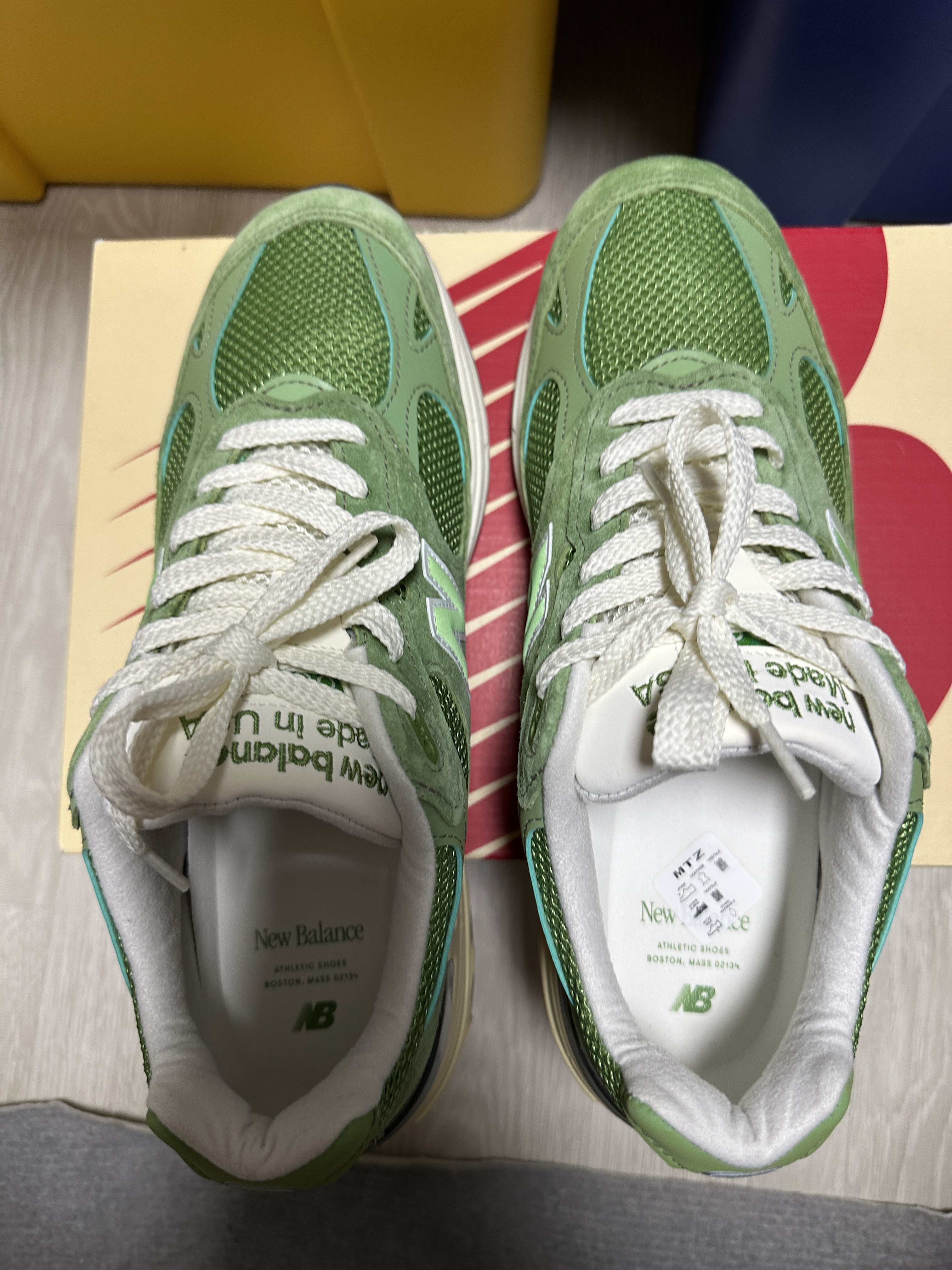 New Balance 993 Made in USA Chive Sea Salt 착용 스타일