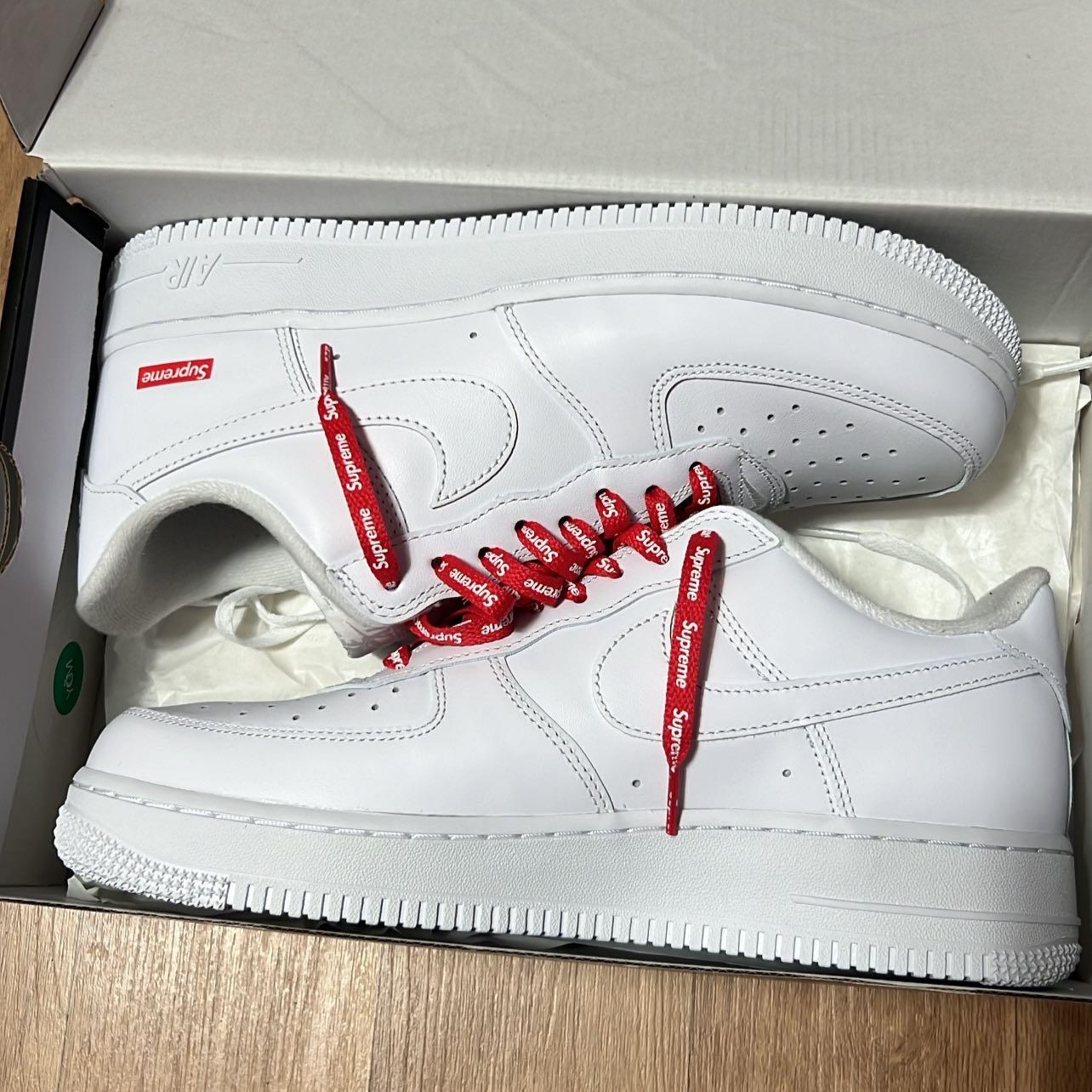 Nike x Supreme Air Force 1 Low White 착용 스타일
