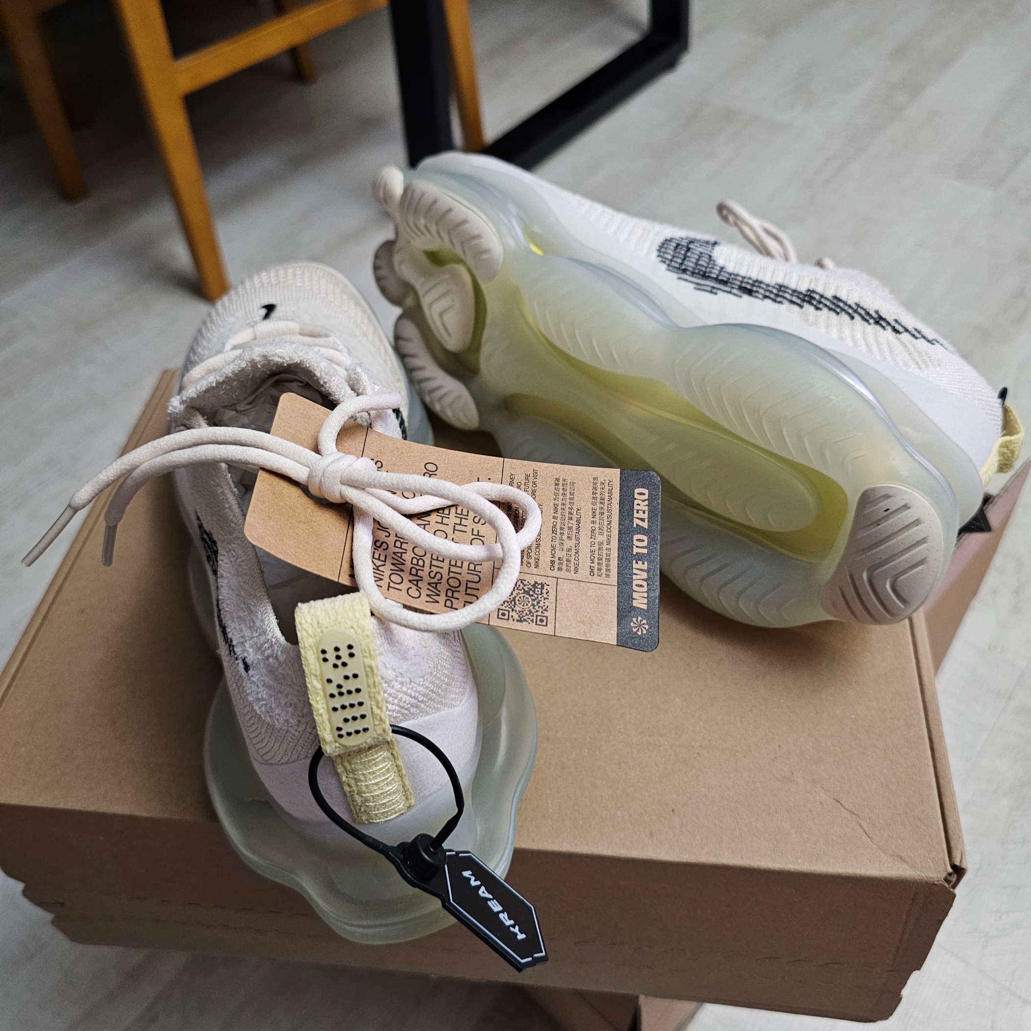 Nike Air Max Scorpion Flyknit Lemon Wash 착용 스타일 - 2