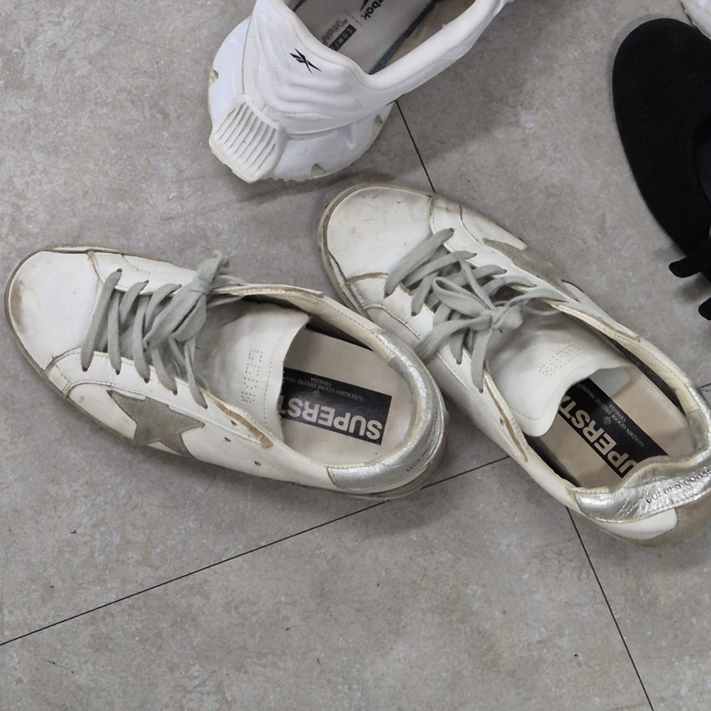 (W) Golden Goose Superstar White Silver Heel Tab Sneakers 착용 스타일