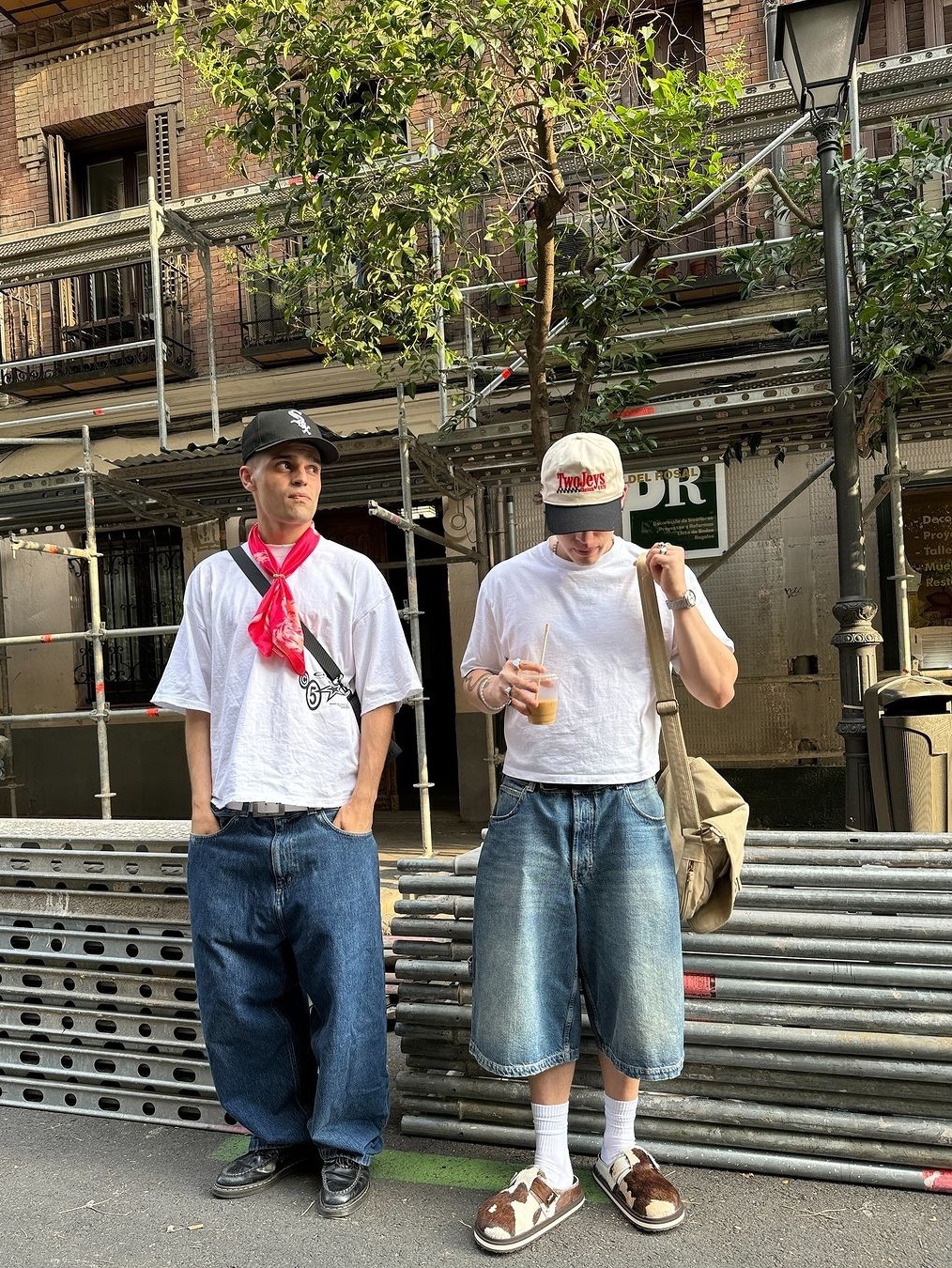 IAB Studio Japanese Washed Denim Pants Blue, True Religion x Fetch Denim Separate Cargo Pants Black 착용 스타일 - 5