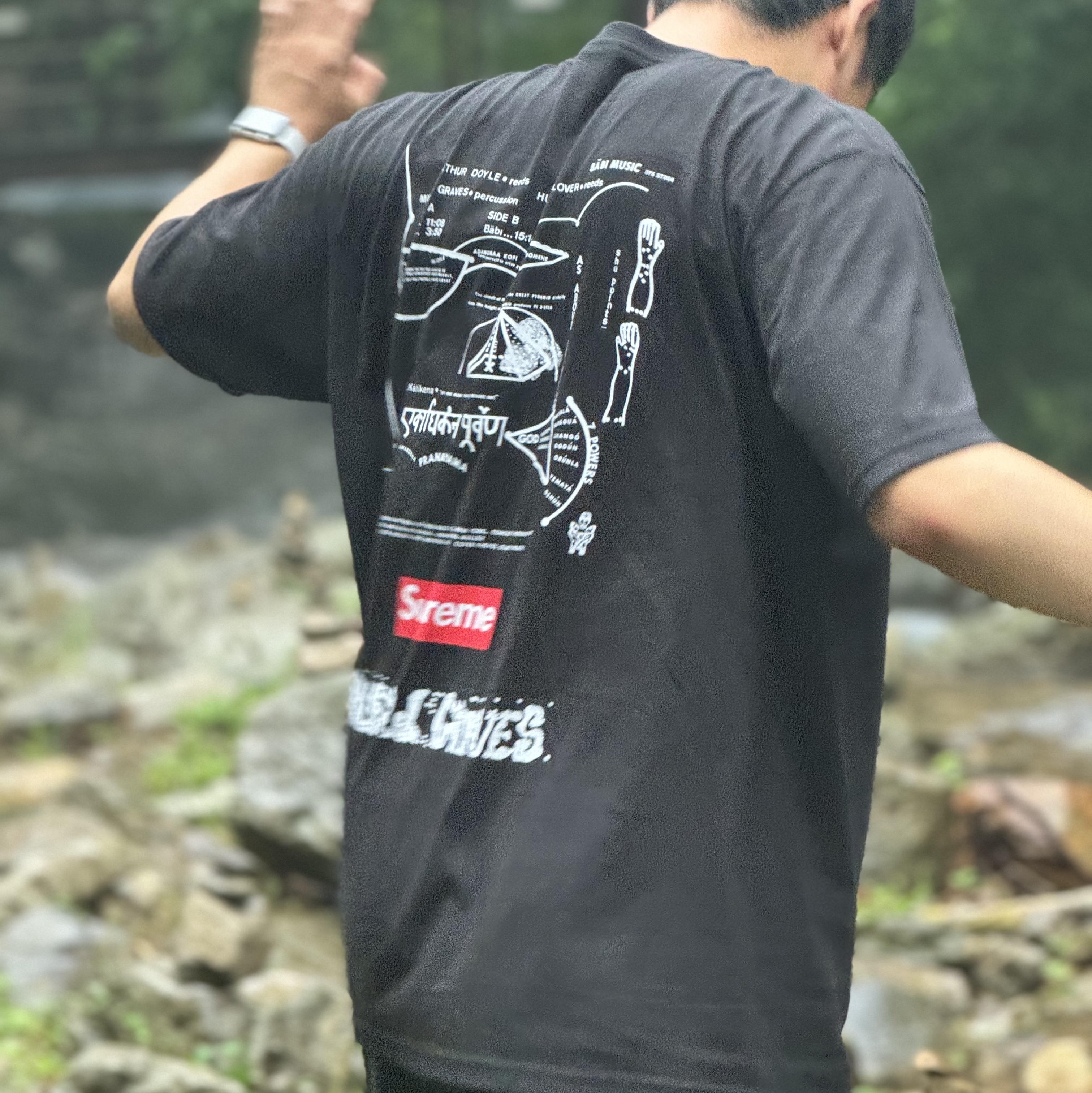Vans Vault x Nicole McLaughlin Slip-On VR3 LX Brown, Supreme Milford Graves T-Shirt Black - 22FW 착용 스타일 - 3