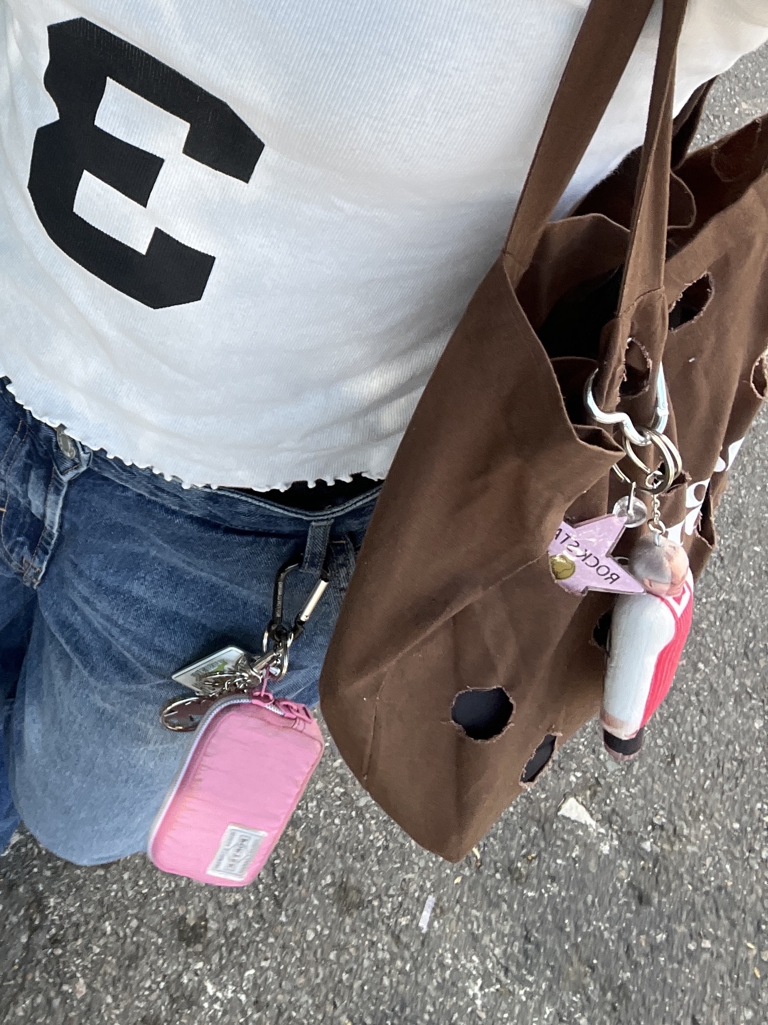 Human Made Heart Carabiner Silver, Stussy Surfman Keychain Silver 착용 스타일