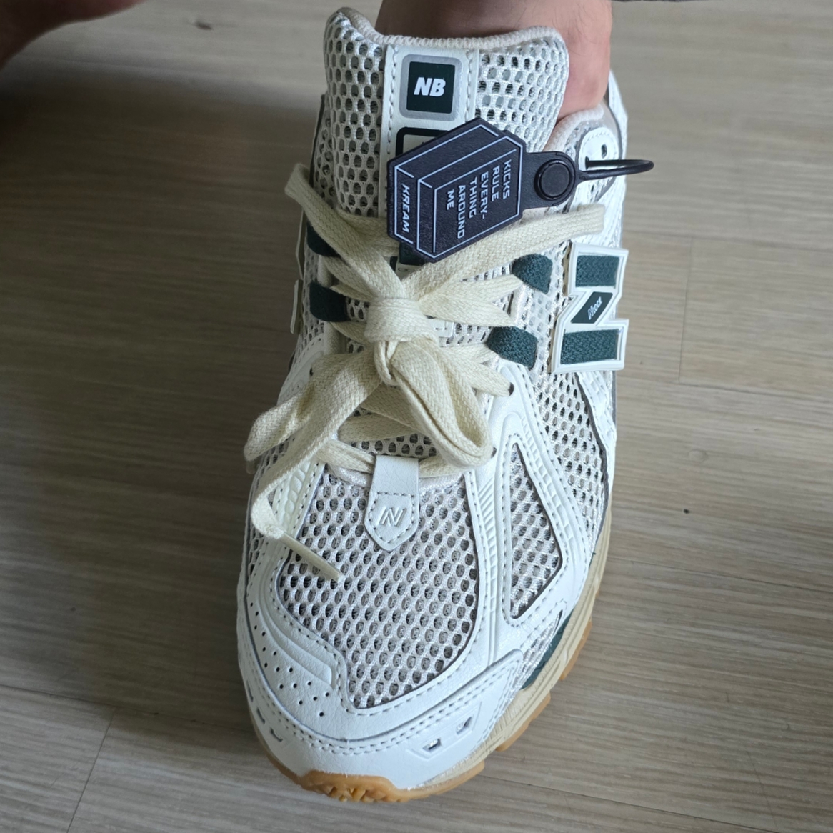 New Balance 1906R Silver Green 착용 스타일