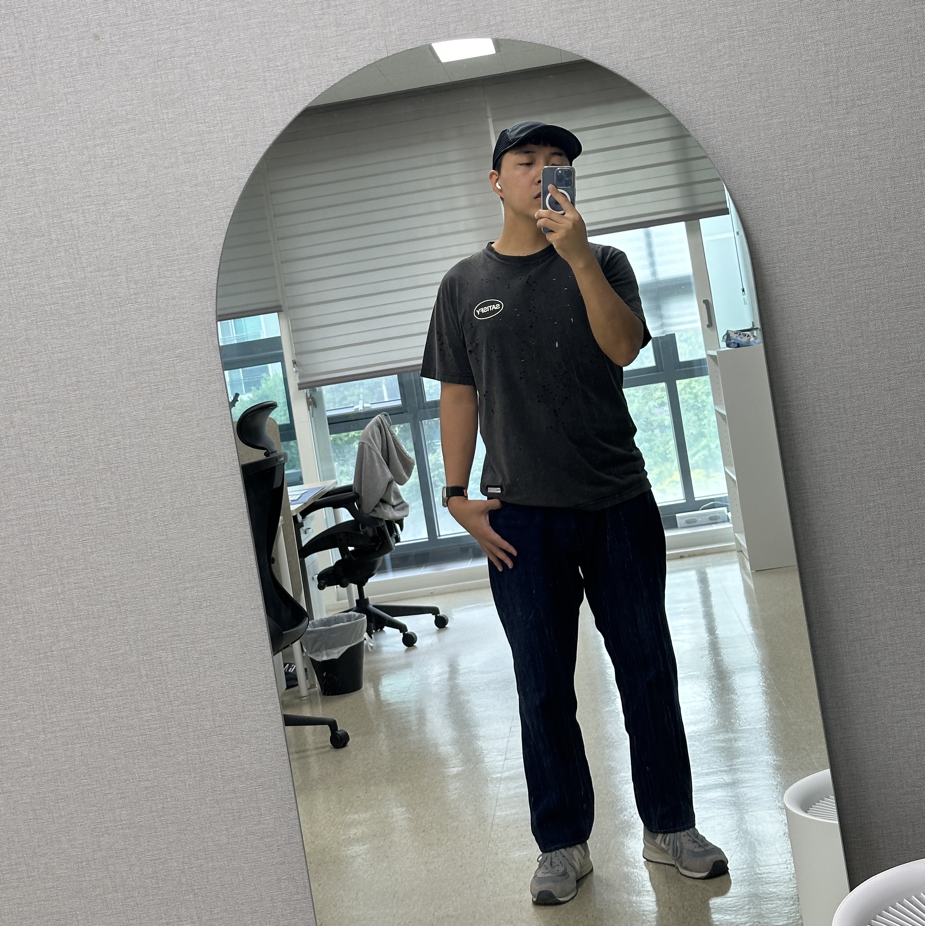 Satisfy Mothtech T-Shirt Aged Black 착용 스타일