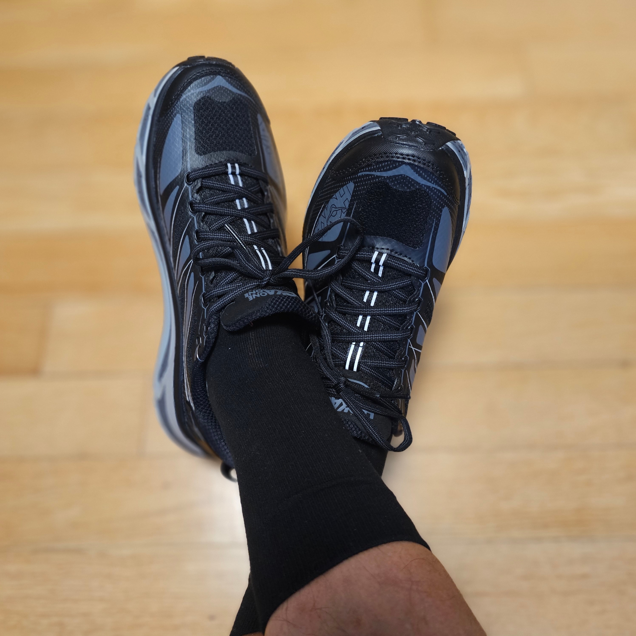 Hoka Mafate Speed 2 Black Castlerock 착용 스타일 - 2