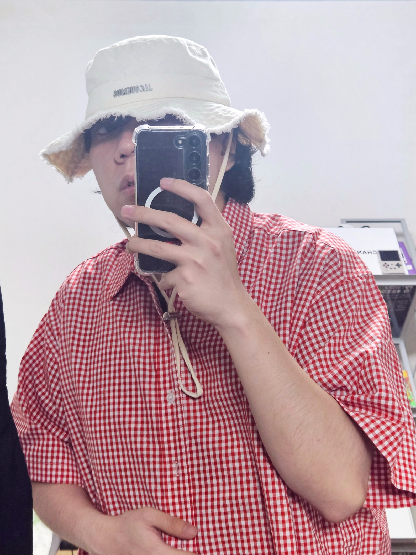Jacquemus Le Bob Artichaut Bucket Hat Off White 착용 스타일