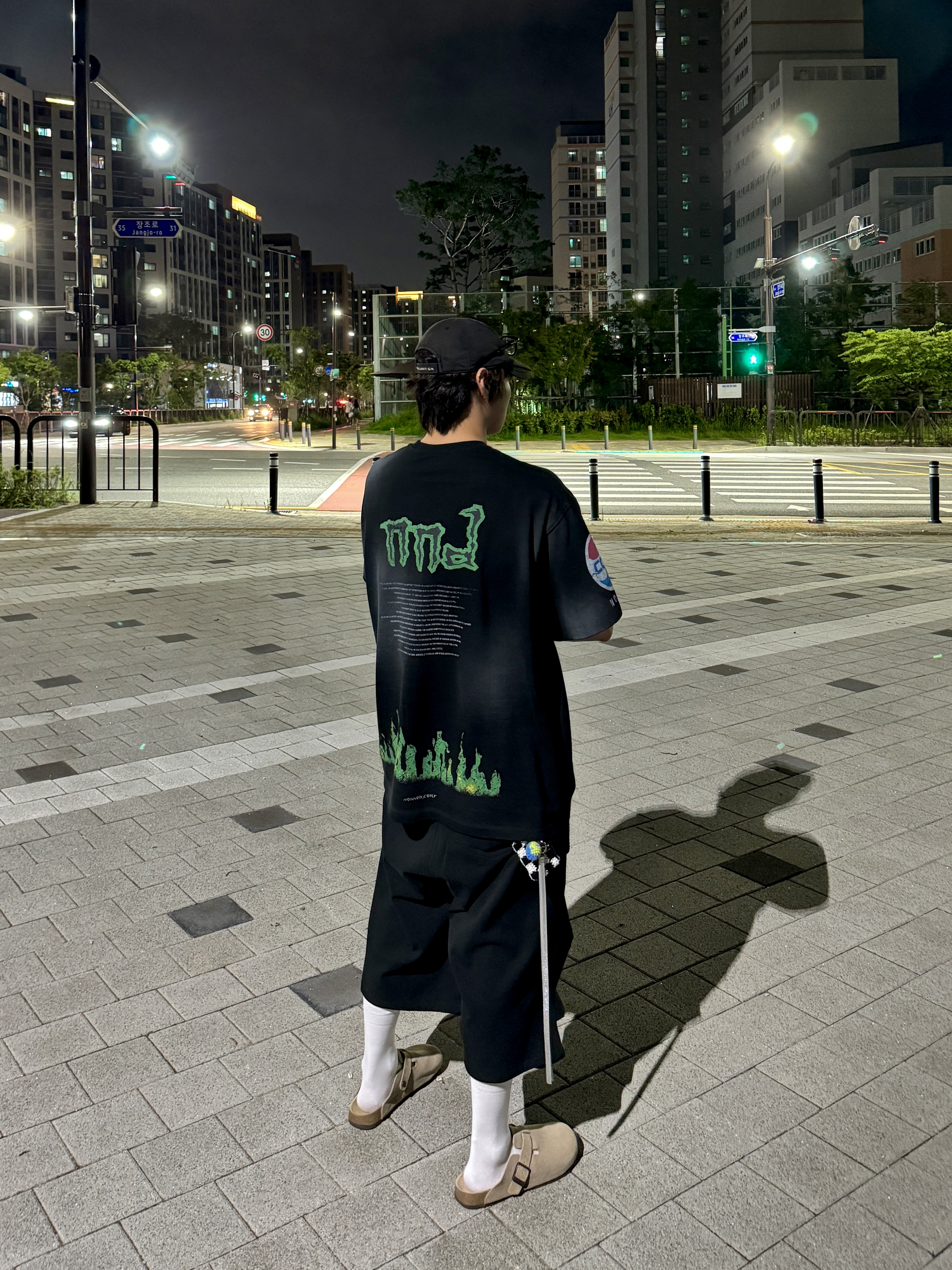 Nonnod Soft Drink T-Shirt Washed Black, Nonnod Side Cargo Shorts Black 착용 스타일 - 2