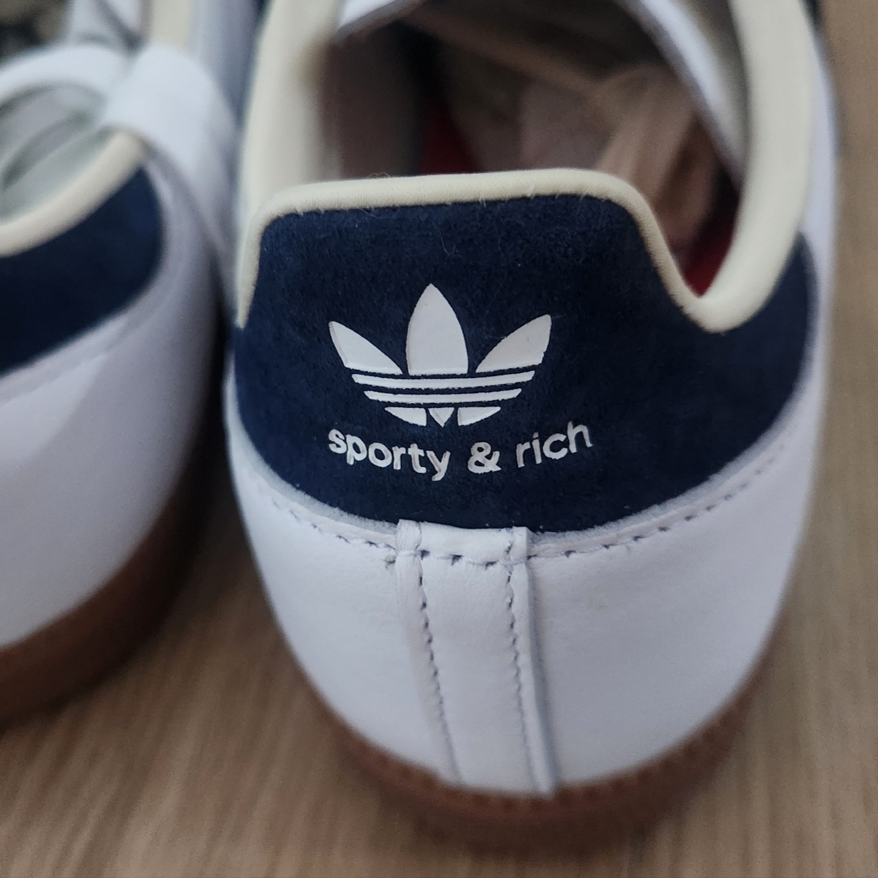 Adidas x Sporty & Rich Samba OG Cloud White Night Indigo 착용 스타일 - 3