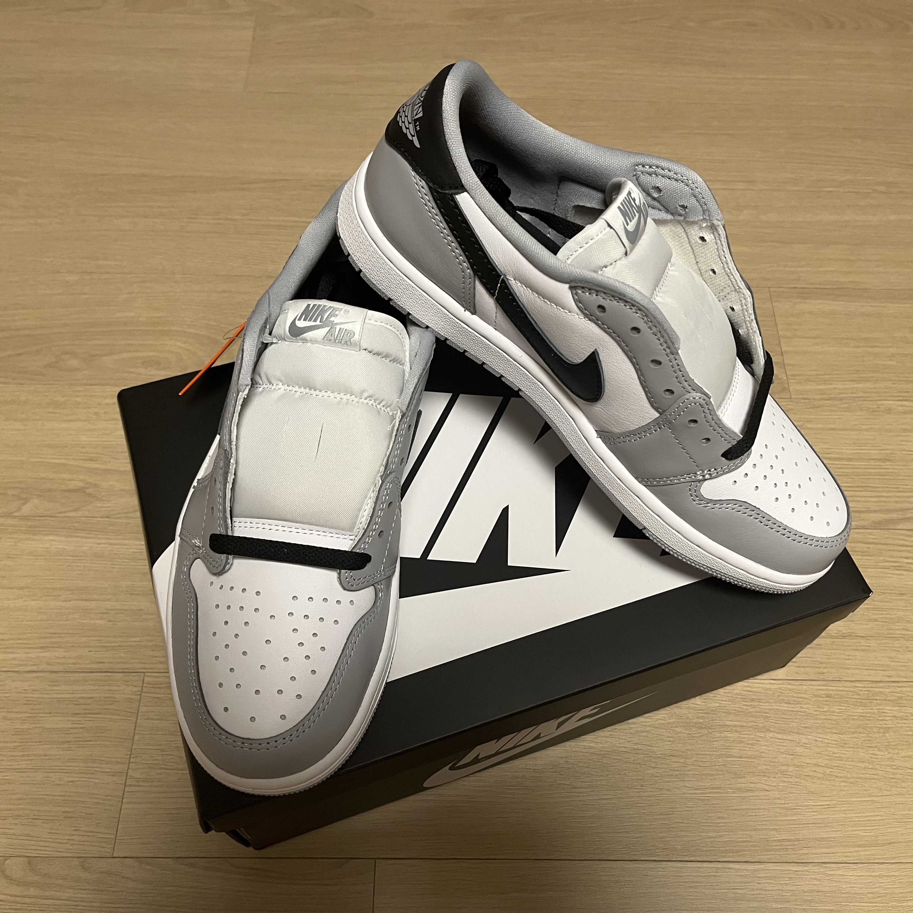 Jordan 1 Retro Low OG Wolf Grey and White 착용 스타일