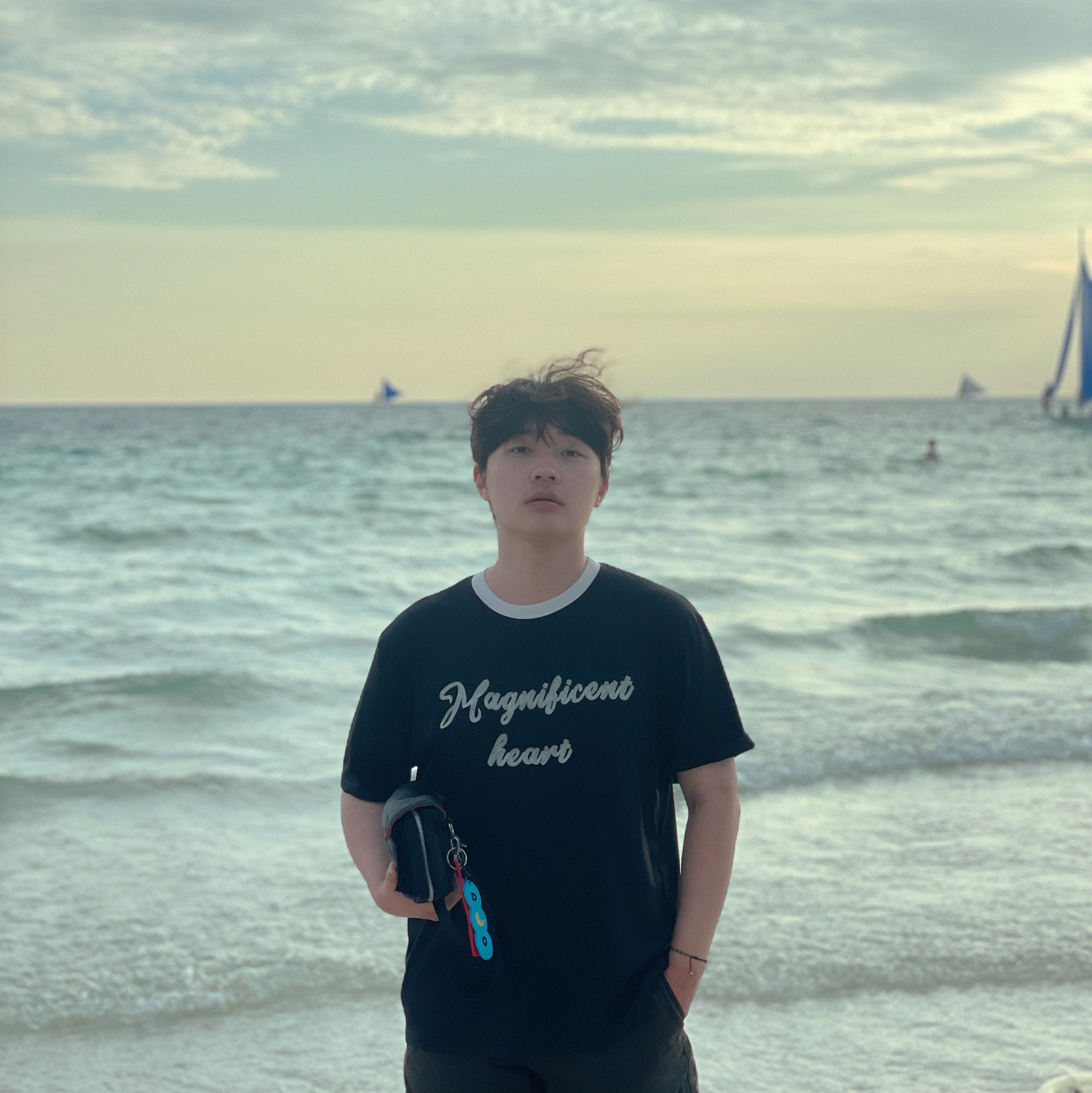 Porter Tanker Shoulder Bag Black, Stussy World Tour T-Shirt White 착용 스타일 - 1