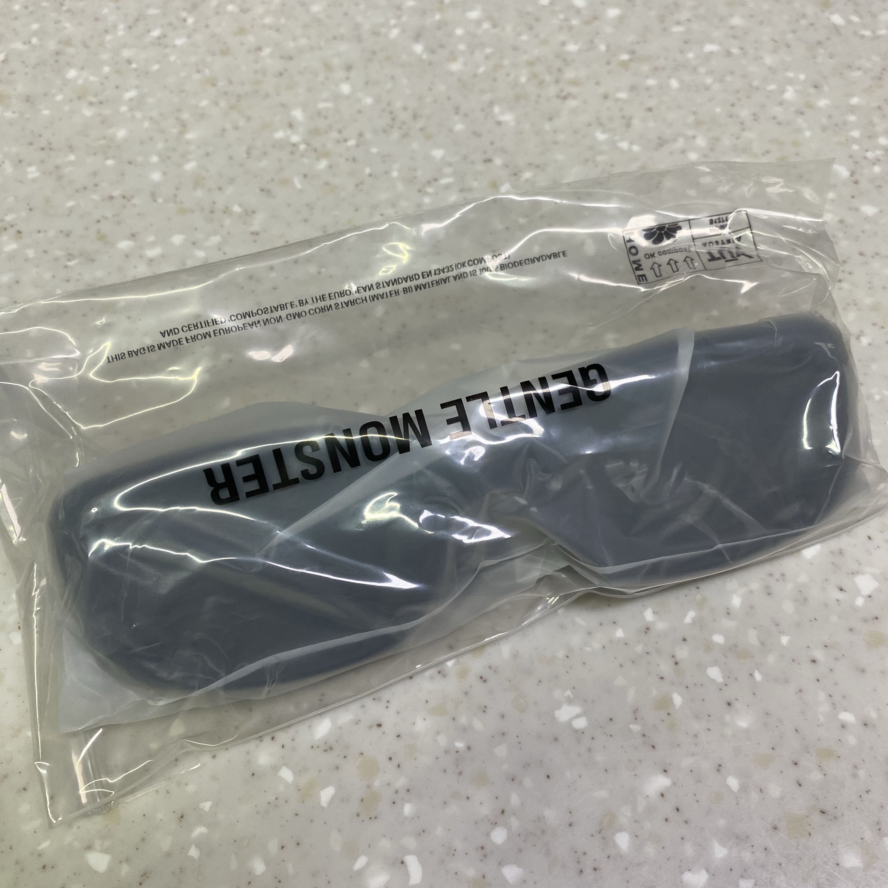 Gentle Monster x Maison Margiela MM106 Black Black 착용 스타일