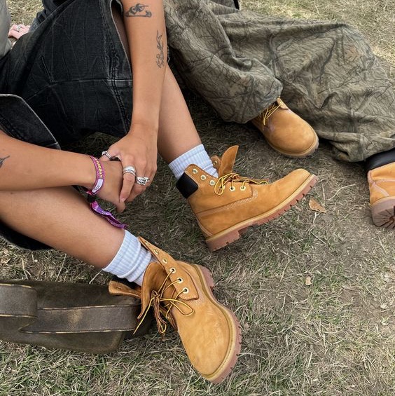 Timberland Premium 6 inch Waterproof Boot Wheat Nubuck - Wide, Timberland x Supreme Diamond Plate 6 Inch Premium Waterproof Boot Pink - 23FW - Medium 착용 스타일 - 2