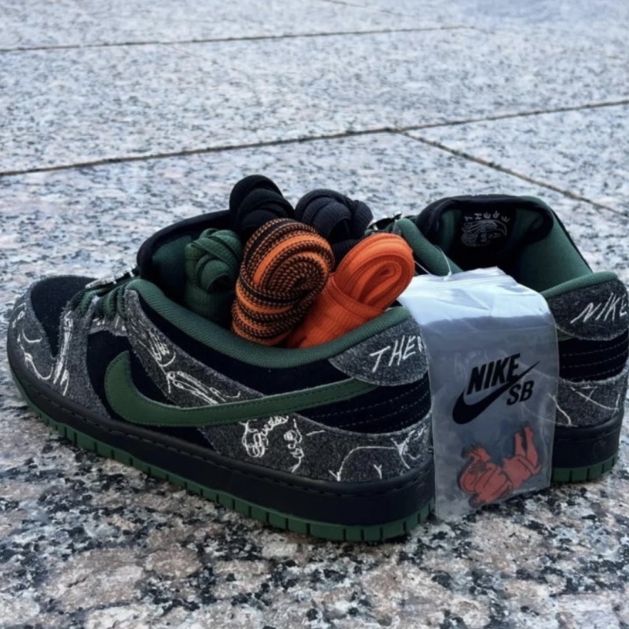 Nike x There SB Dunk Low Pro Anthracite and Gorge Green 착용 스타일 - 4