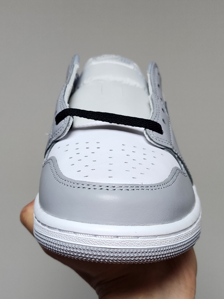 Jordan 1 Retro Low OG Wolf Grey and White 착용 스타일