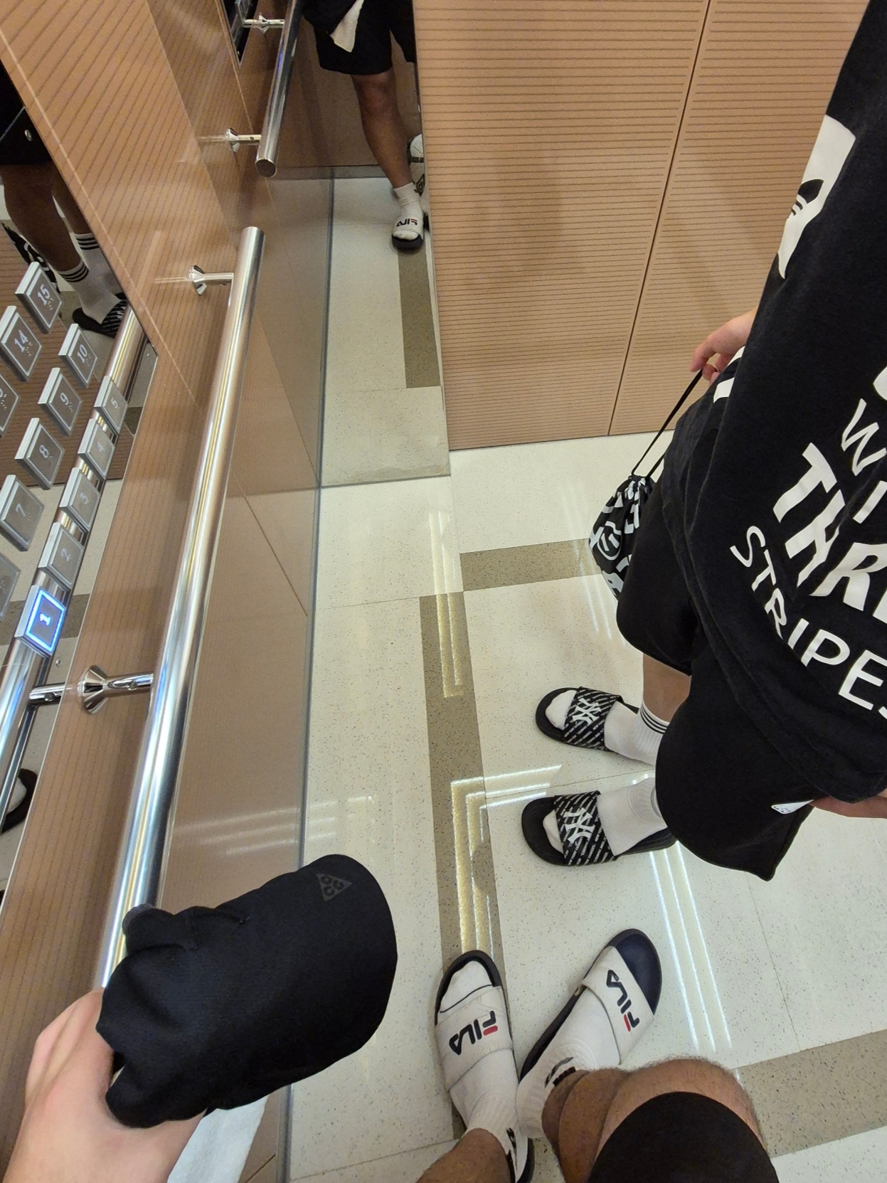 (W) Nike ACG Dri-Fit ADV Goat Rocks Sleeveless Tank Black - Asia, Adidas x KoRn Socks Off White Black Brown Desert (3 Pack) 착용 스타일